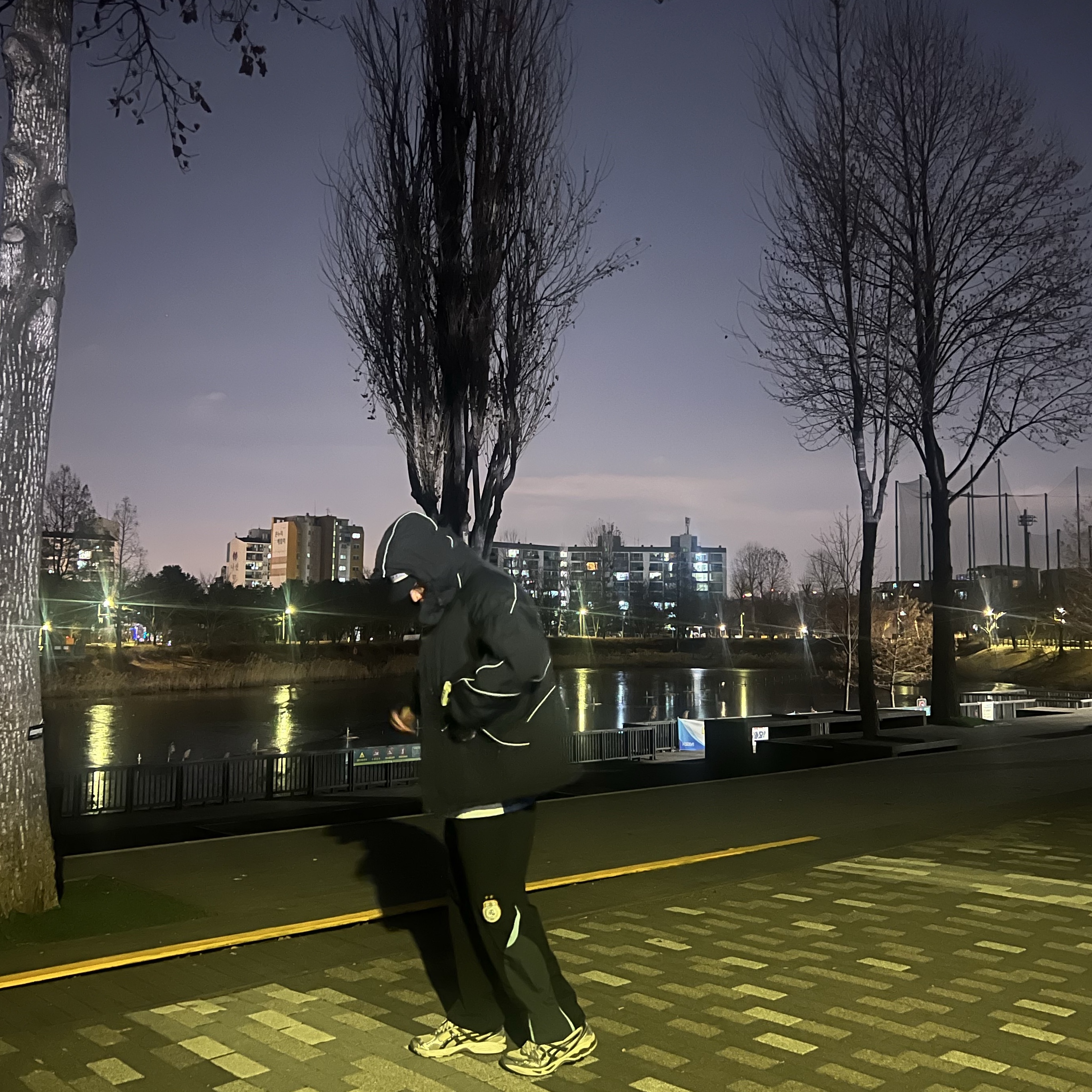 Palace Building Your World Hockey Jersey Blue - 24FW, Palace Pro Shell Jogger Black - 23FW 착용 스타일 - 3