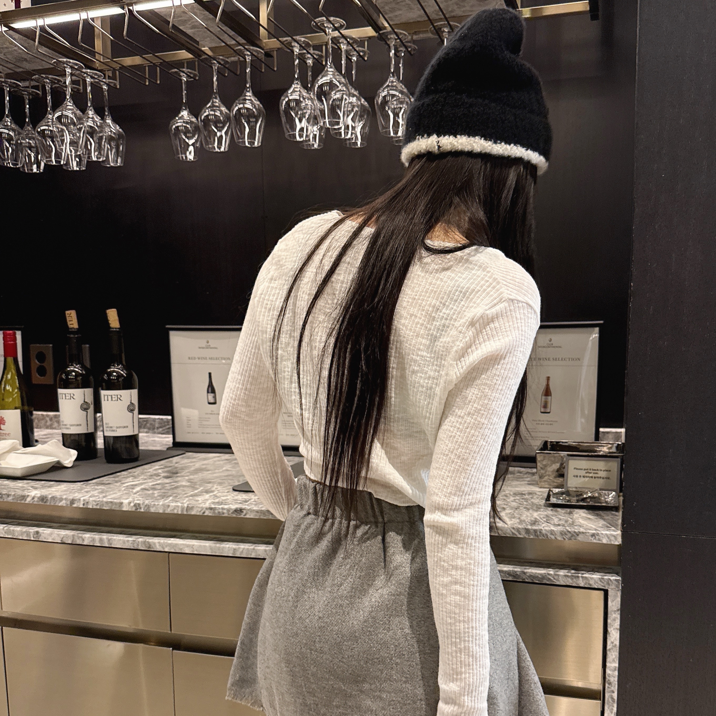 (W) Chanel Beanie Cashmere & Black White, (W) New Balance x Miu Miu 574 Denim White 착용 스타일 - 3