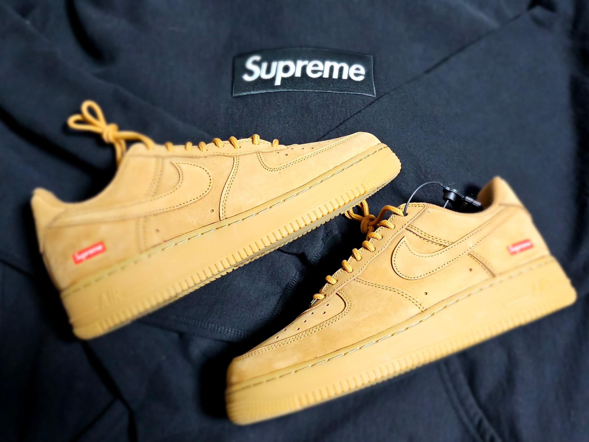 Supreme Box Logo Hooded Sweatshirt Black - 24FW, Nike x Supreme Air Force 1 Low Flax 착용 스타일