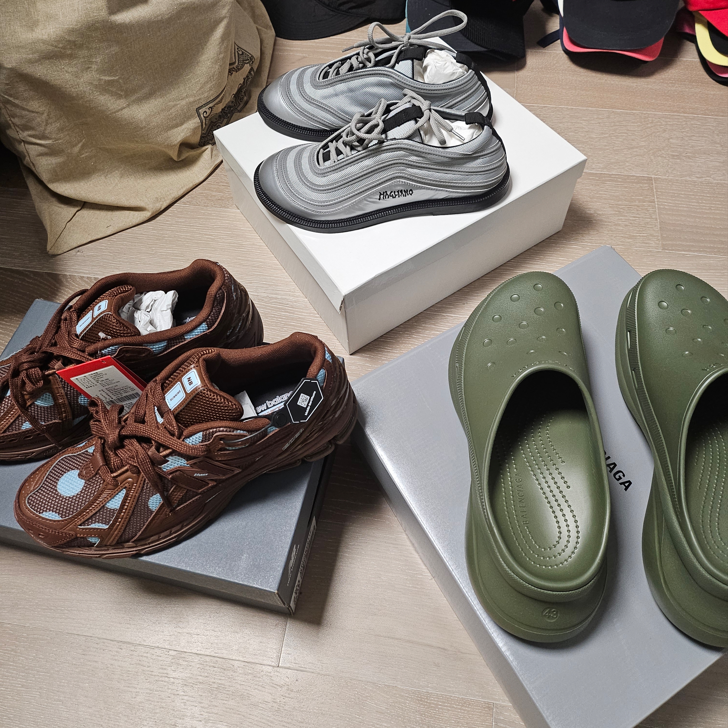 New Balance 1906R Rich Oak Chrome 착용 스타일