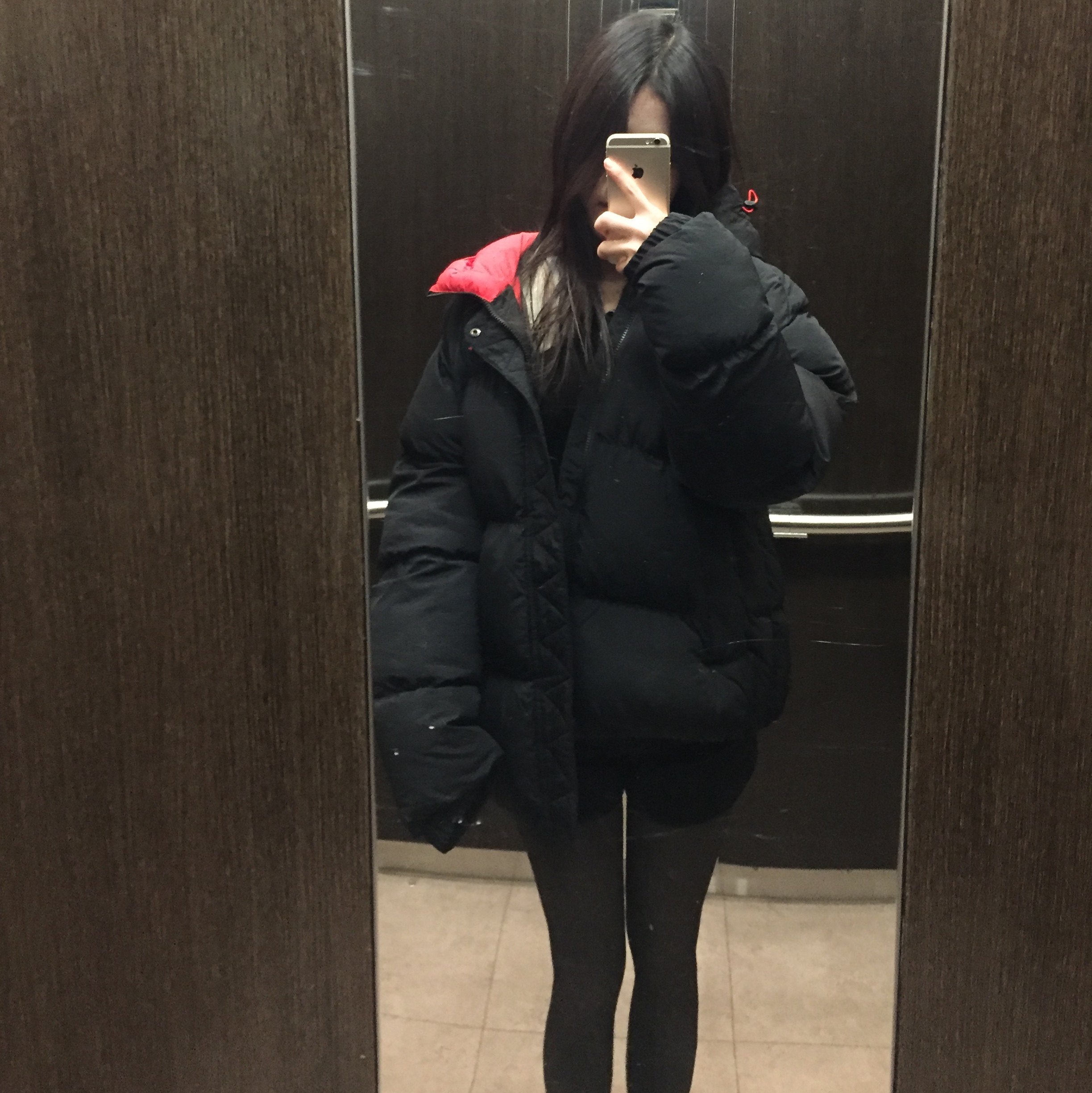 Jordan Essentials Puffer Jacket Black Fire Red - US/EU 착용 스타일