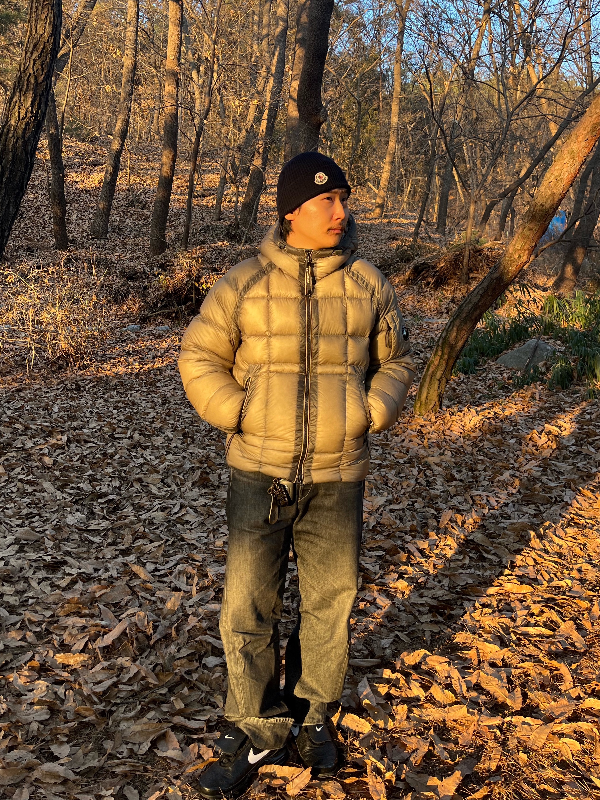 Moncler Wool Beanie Black - 24FW, C.P. Company D.D. Shell Hooded Medium Down Jacket Vintage Khaki Beige - 24FW 착용 스타일 - 2