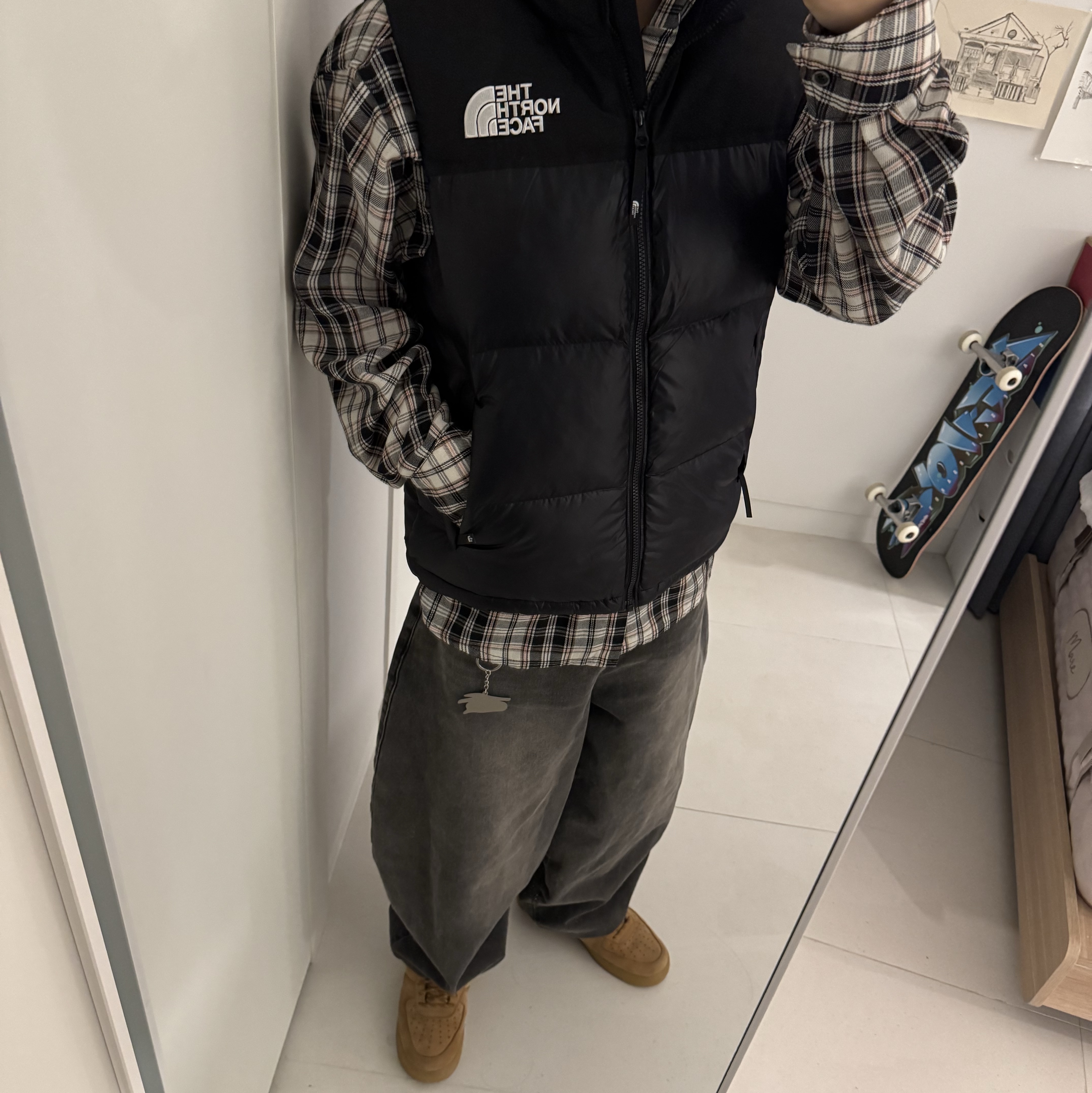 The North Face Nuptse On Ball Vest Black 착용 스타일