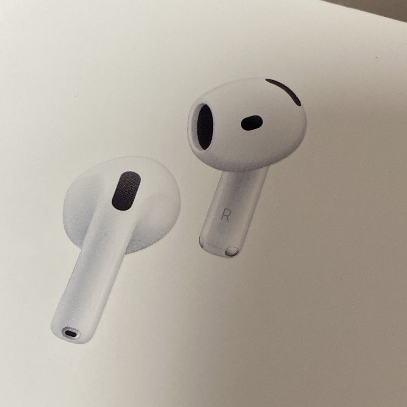 Apple AirPods 4th Gen with Active Noise Cancellation (Korean Ver.) 착용 스타일