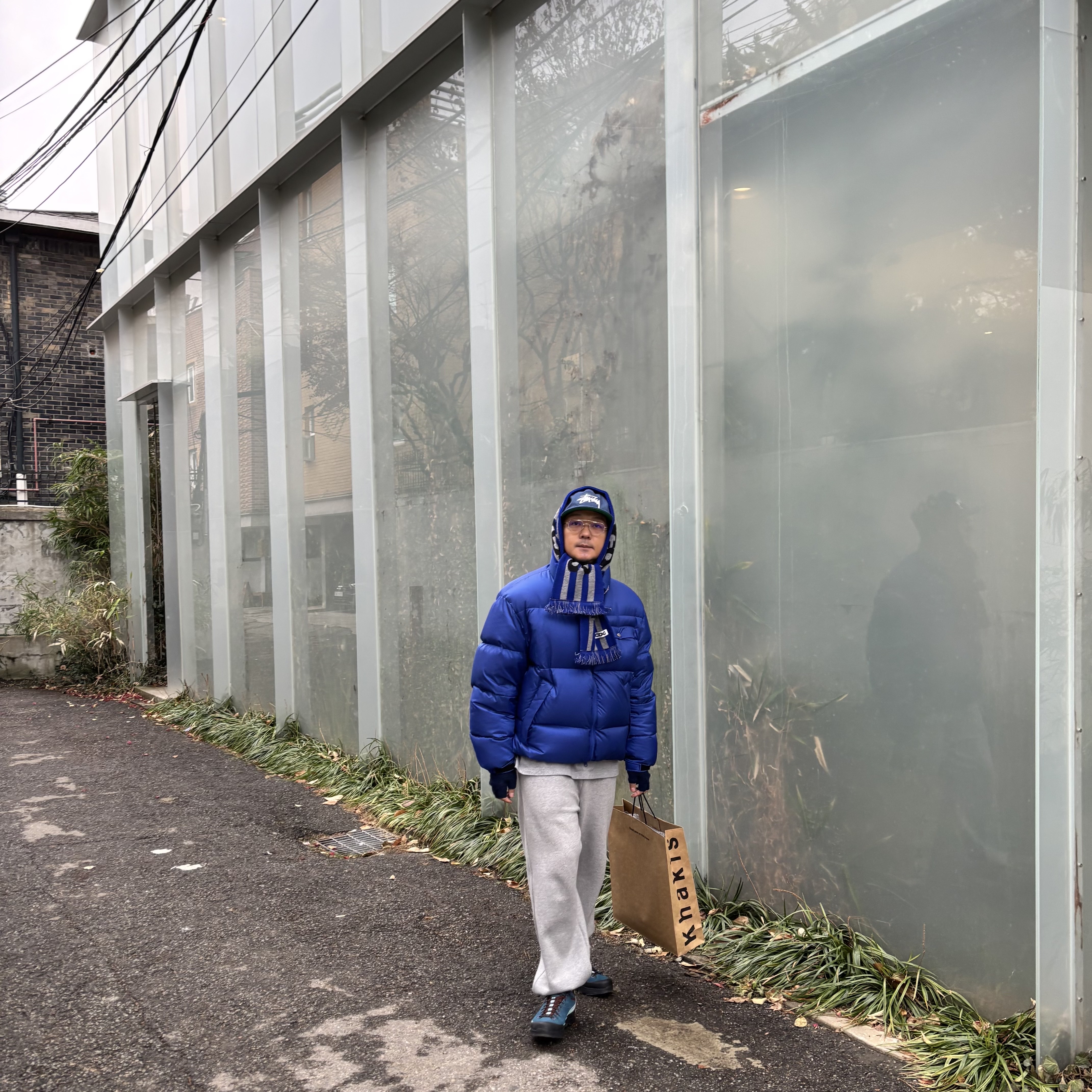 CDG Logo Check Muffler Blue, Salomon x The Broken Arm X-Desalpes GTX for TBA Blue 착용 스타일