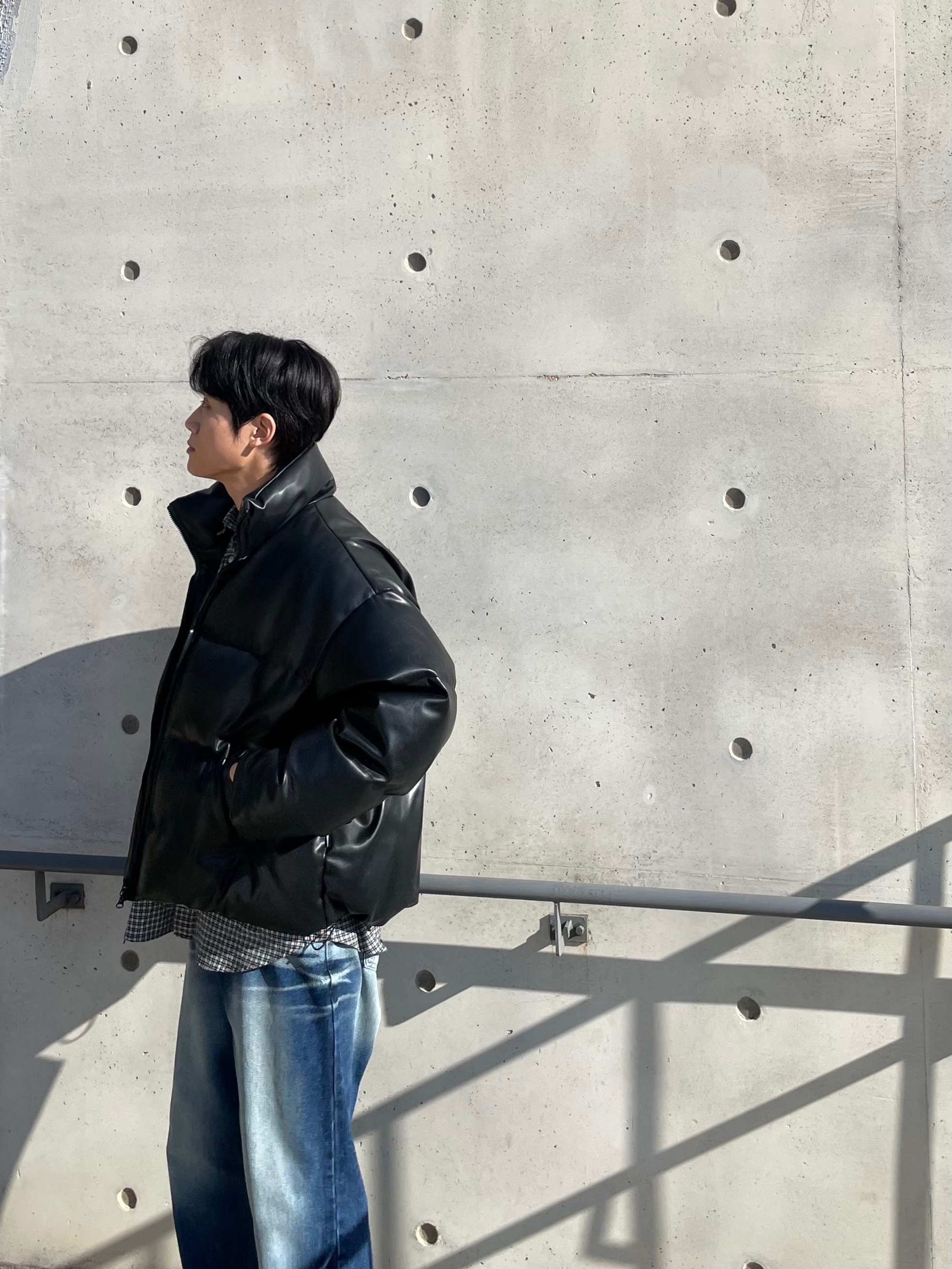 QT8 Garments GB Synthetic Leather Duck Down Short Padding Black, Nike Air Force 1 '07 Low Triple Black 착용 스타일 - 3