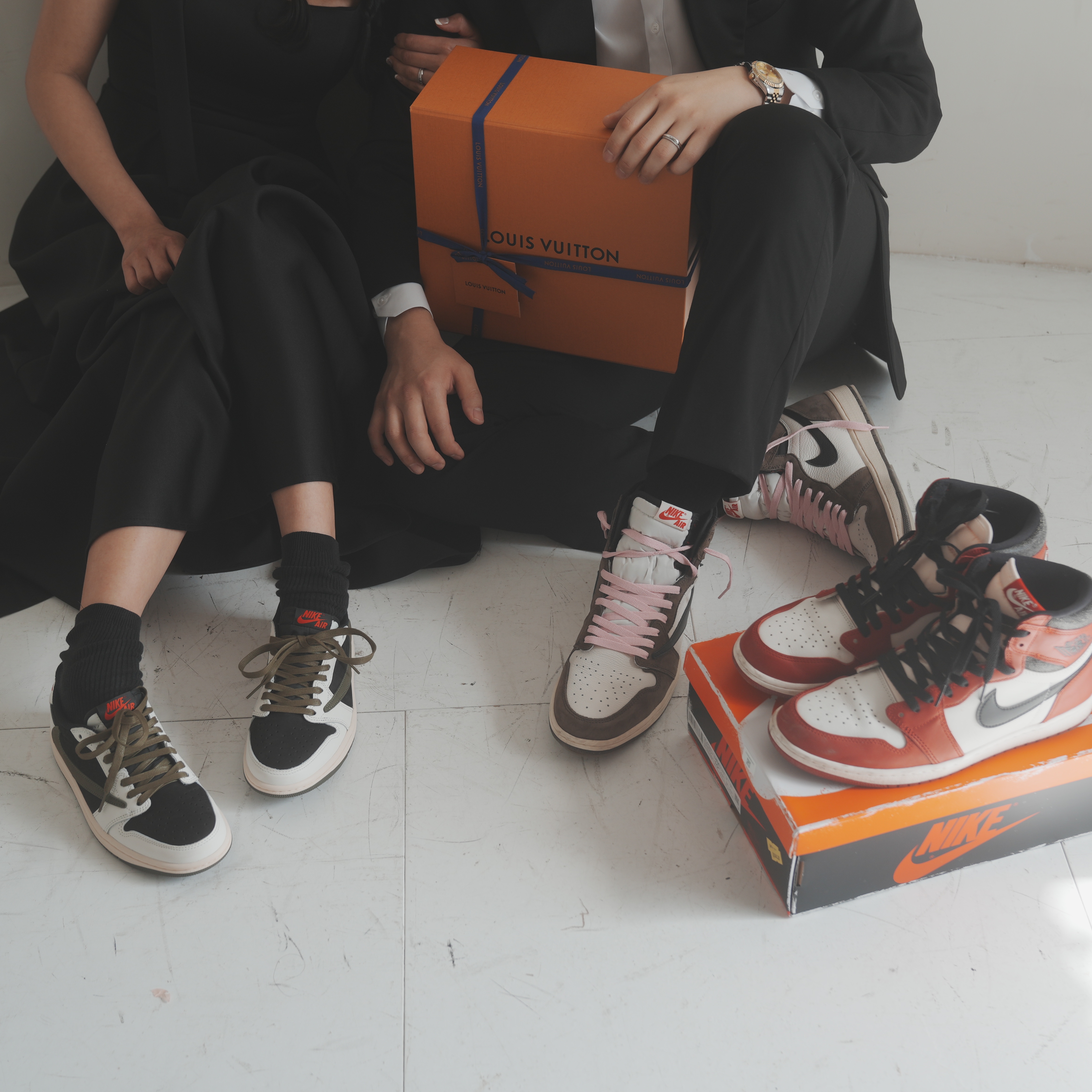 (W) Jordan 1 x Travis Scott Retro Low OG SP Medium Olive, Jordan 1 x Travis Scott Retro High OG SP Mocha 착용 스타일
