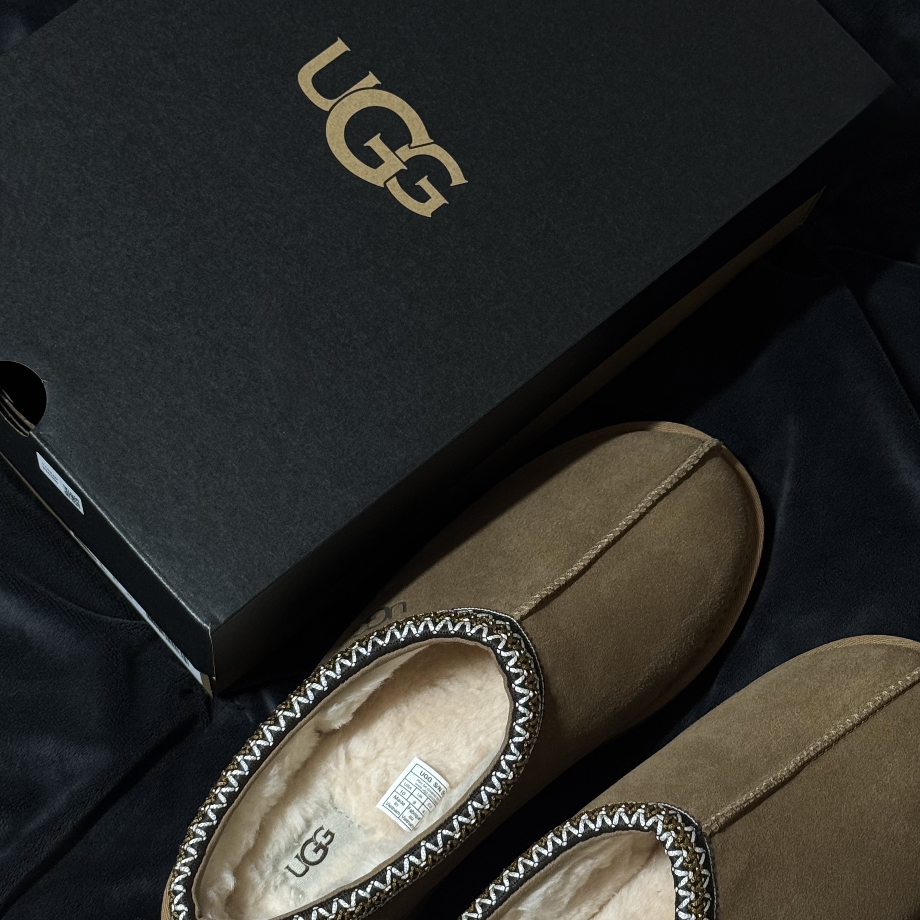 UGG Tasman Slipper Chestnut 착용 스타일