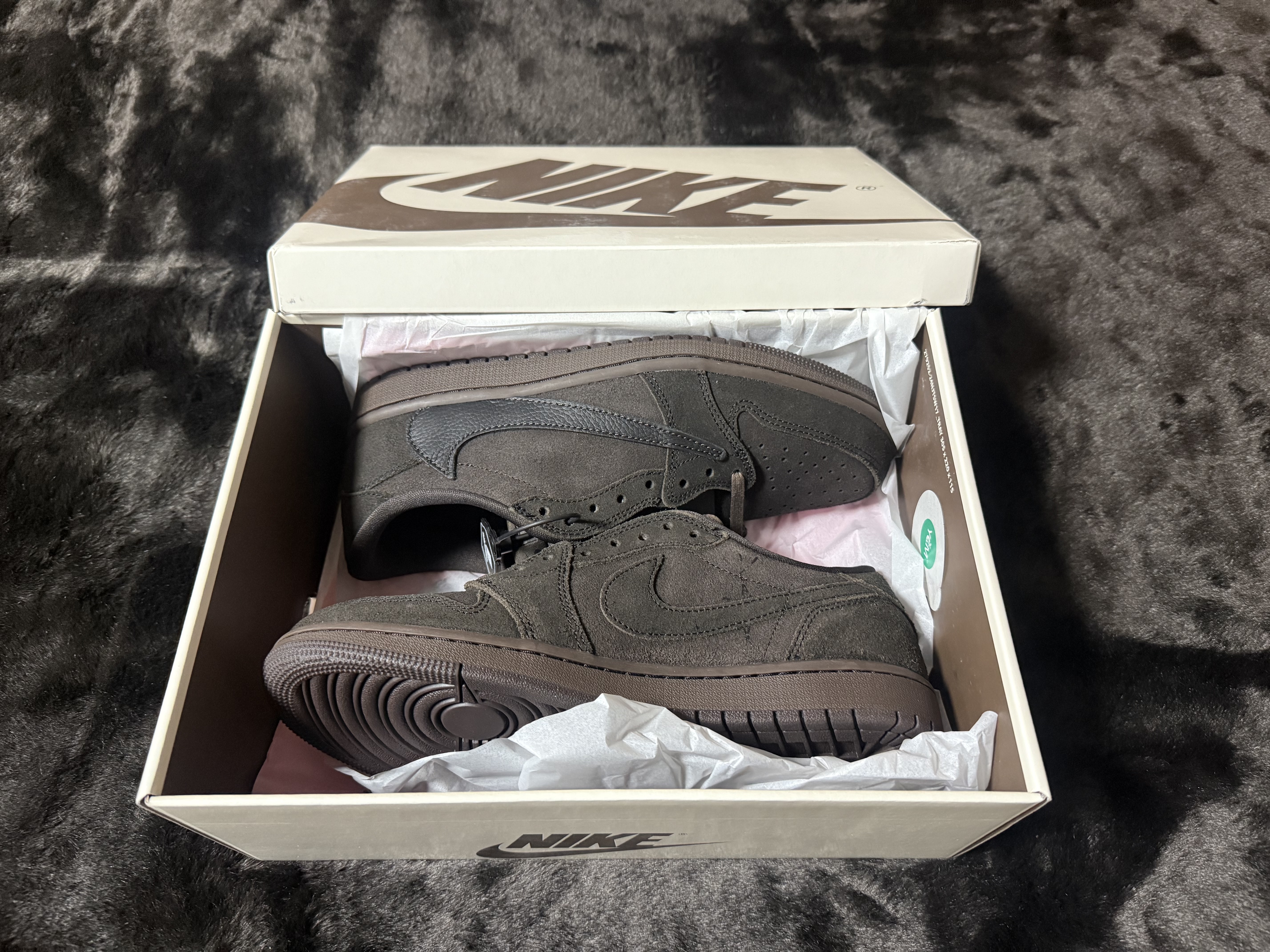 Jordan 1 x Travis Scott Retro Low OG SP Velvet Brown and Dark Mocha 착용 스타일