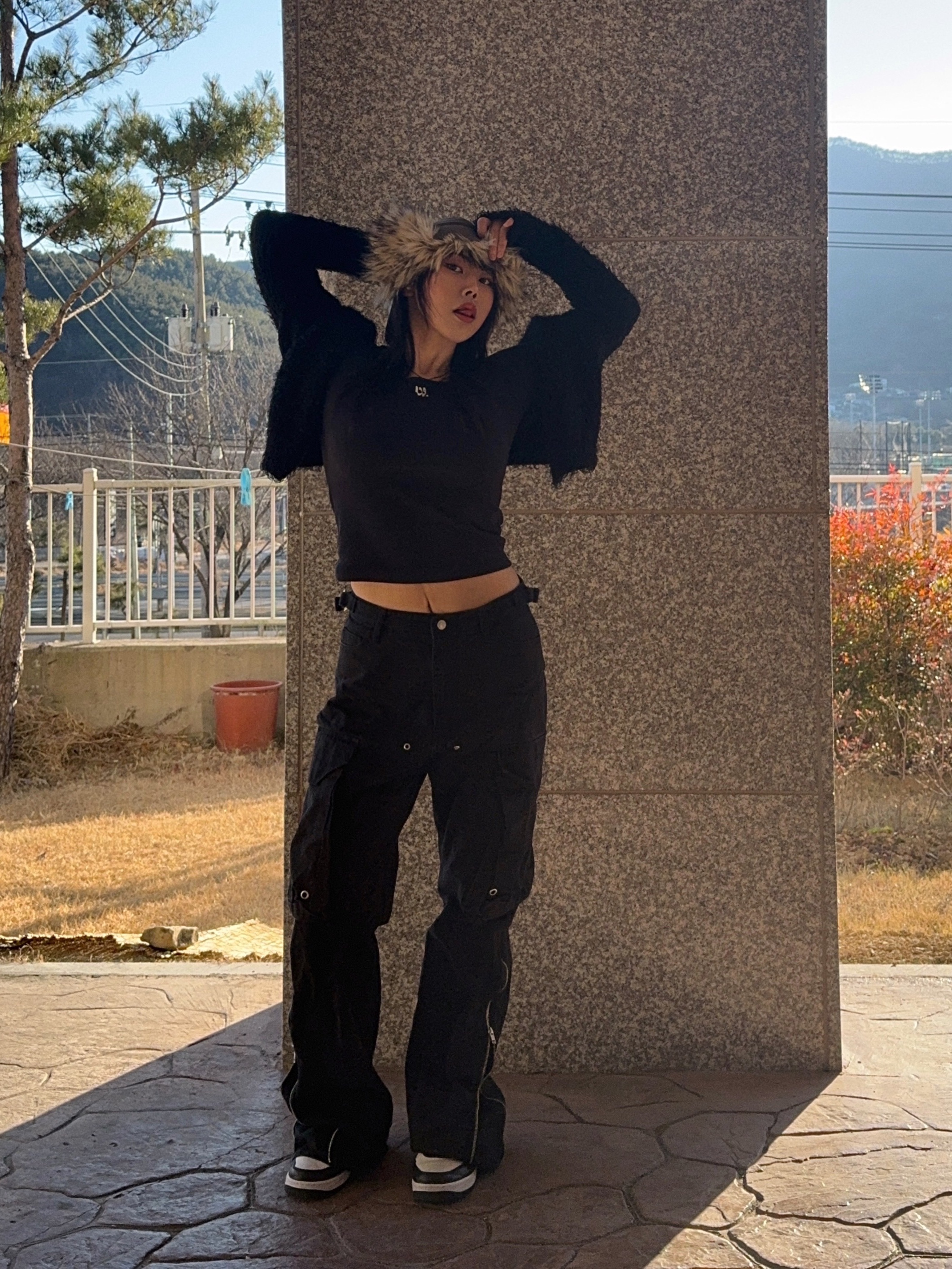 Open Yy Faux Fur Corduroy Earflap Cap Khaki, Nike x Stussy Air Force 1 '07 Mid SP Black and Light Bone 착용 스타일 - 1