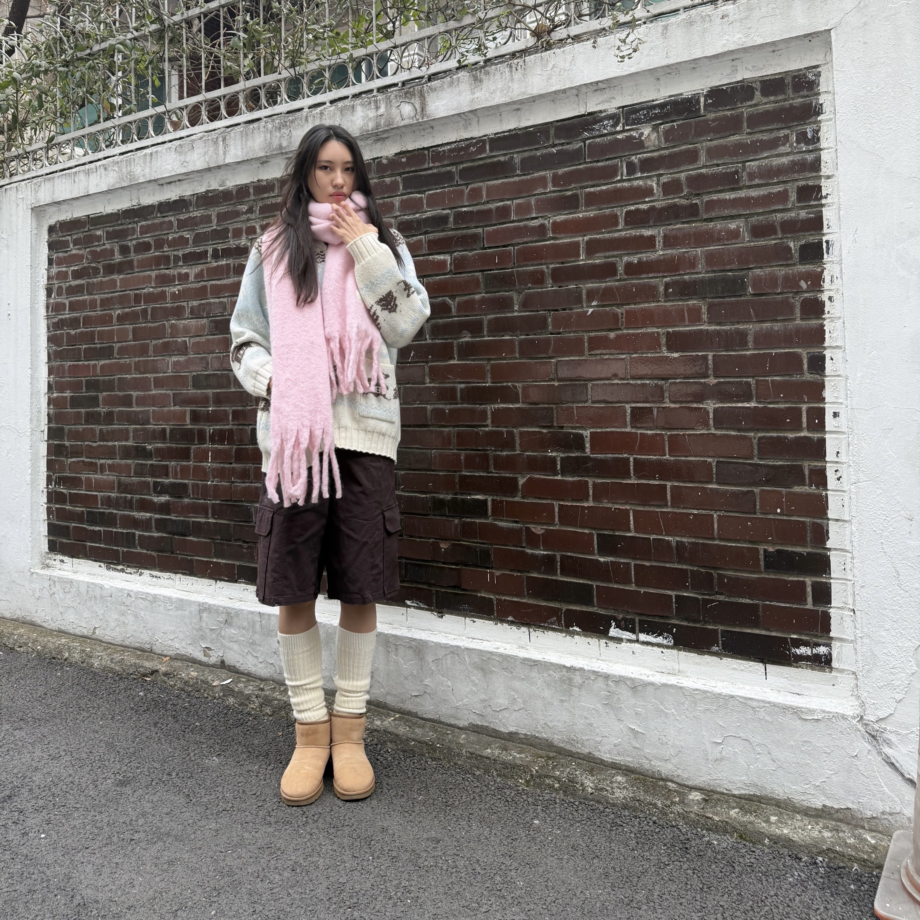 Margarin Fingers Lambswool Cowichan Knit Zip-Up Cream, (W) UGG Classic Mini II Boots Chestnut 착용 스타일 - 1