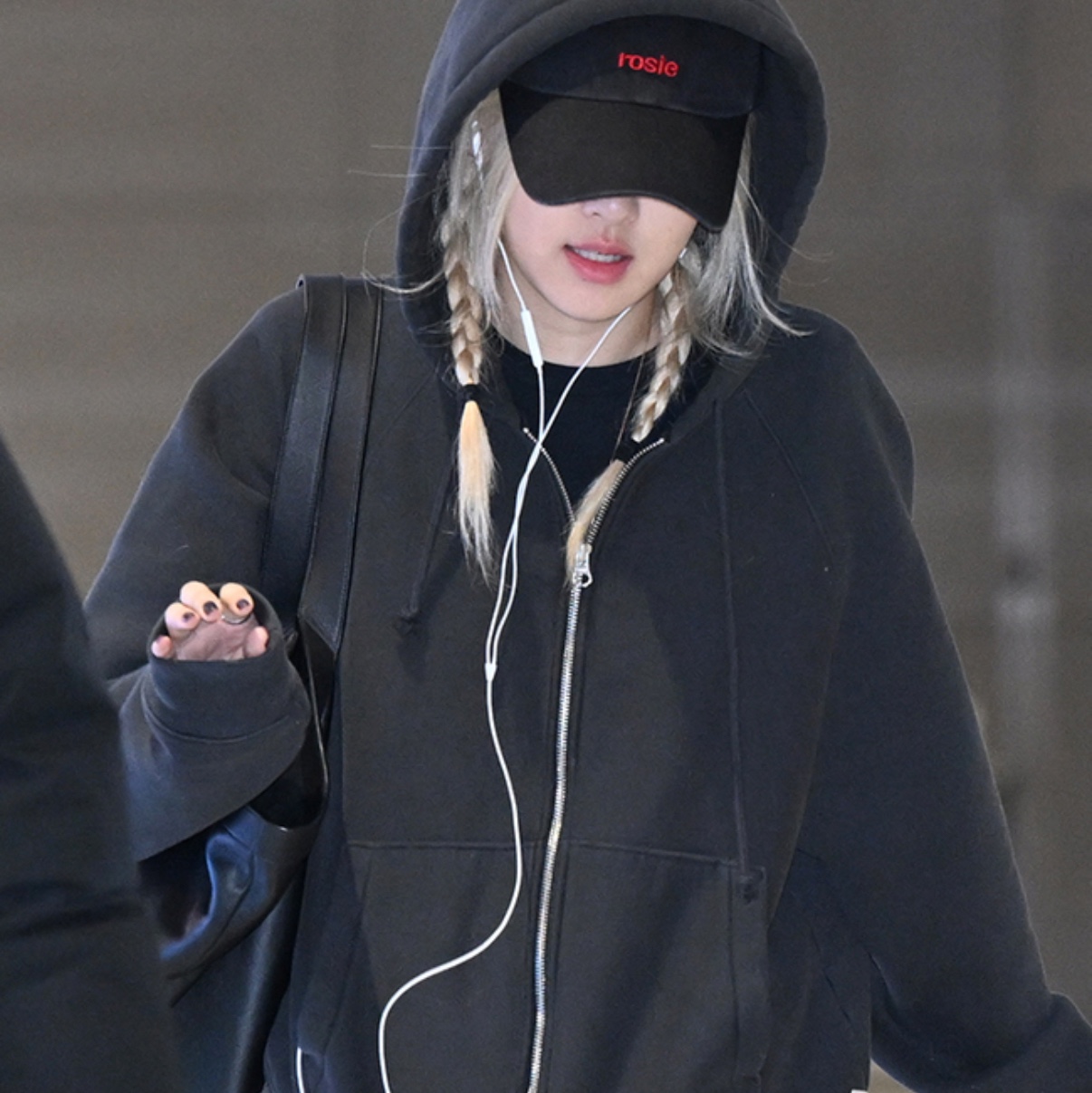 Stussy Fleece Raglan Zip Hoodie Washed Black 착용 스타일 - 1