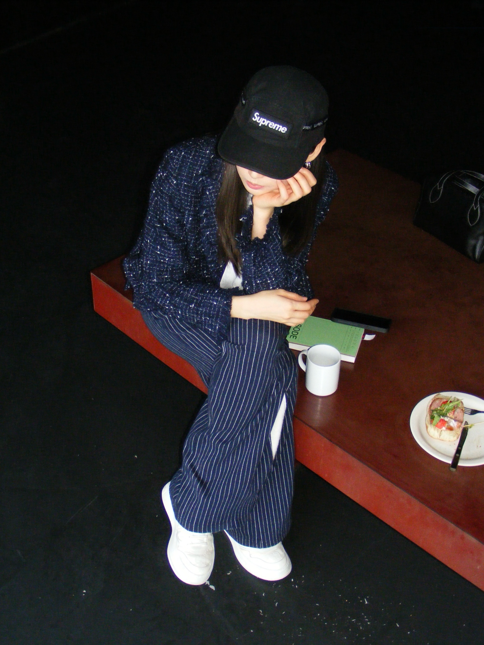 Supreme Mesh Pocket Camp Cap Black - 23FW, (W) Gucci GG Embossed Sneakers White 착용 스타일