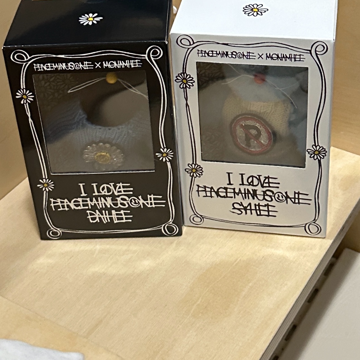 Monamhee x Peaceminusone Syhee Plush Keyring 착용 스타일