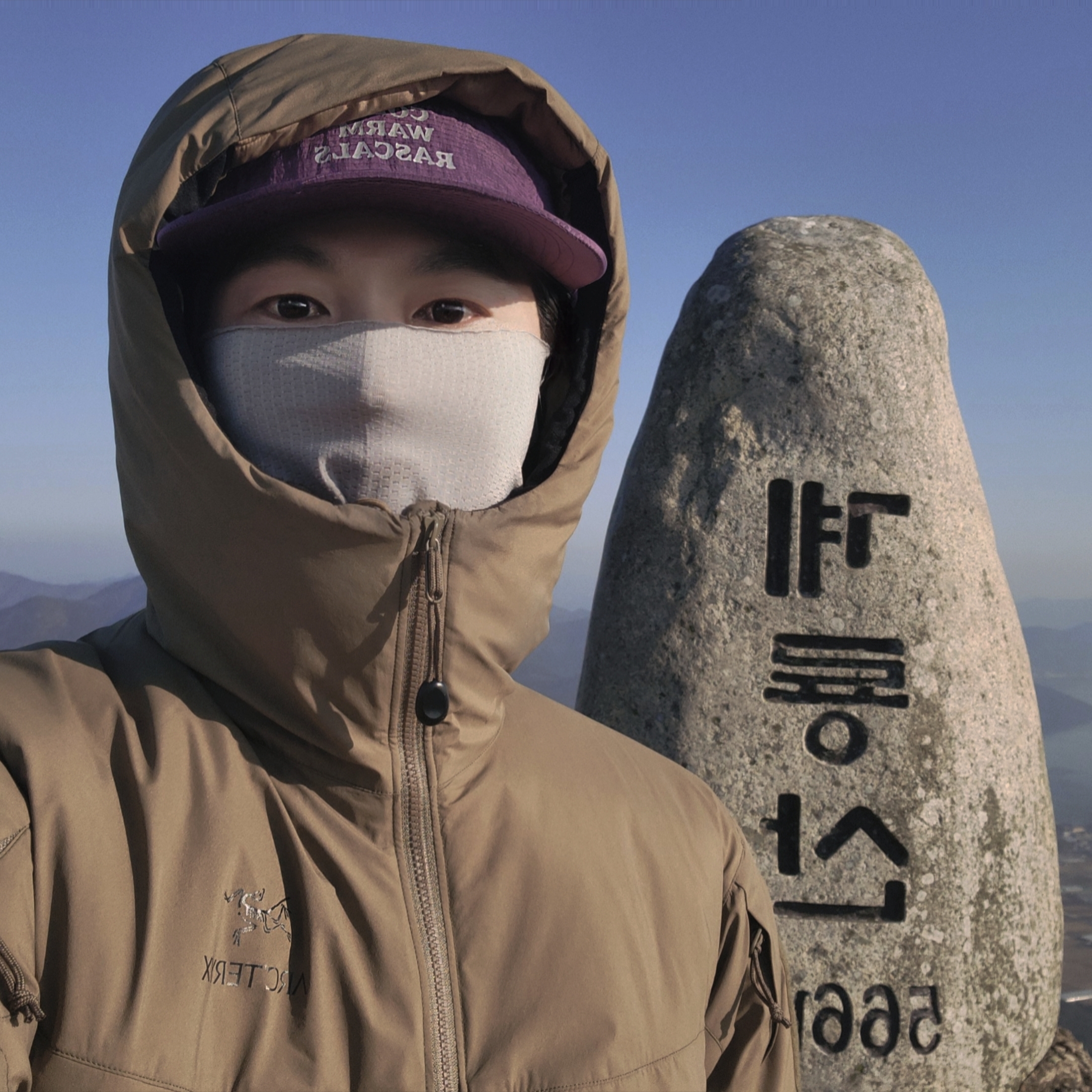 Arc'teryx LEAF Cold WX Hoody LT Gen 2 Crocodile, (W) Asics Gel-Kahana 8 Gray 착용 스타일 - 3