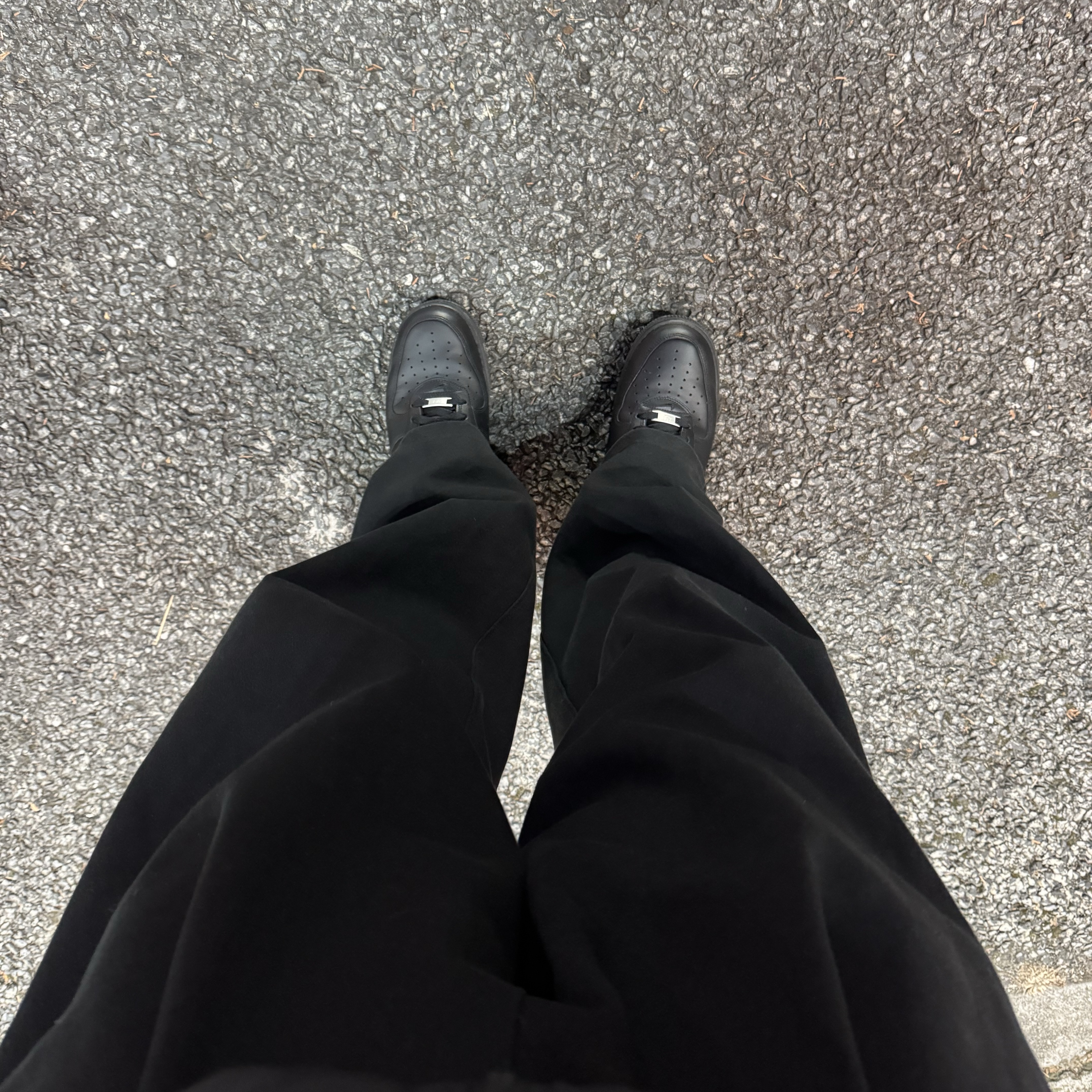 Nike x Supreme Air Force 1 Low Black 착용 스타일 - 2