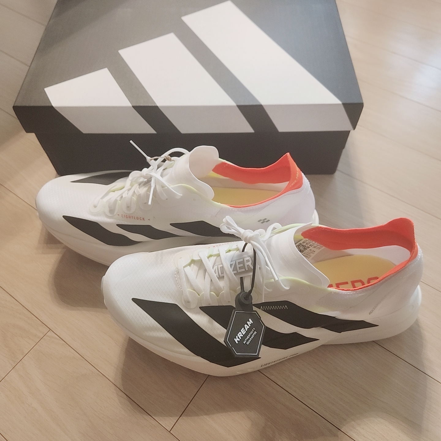 Adidas Adizero Adios Pro 4 Cloud White Core Black 착용 스타일