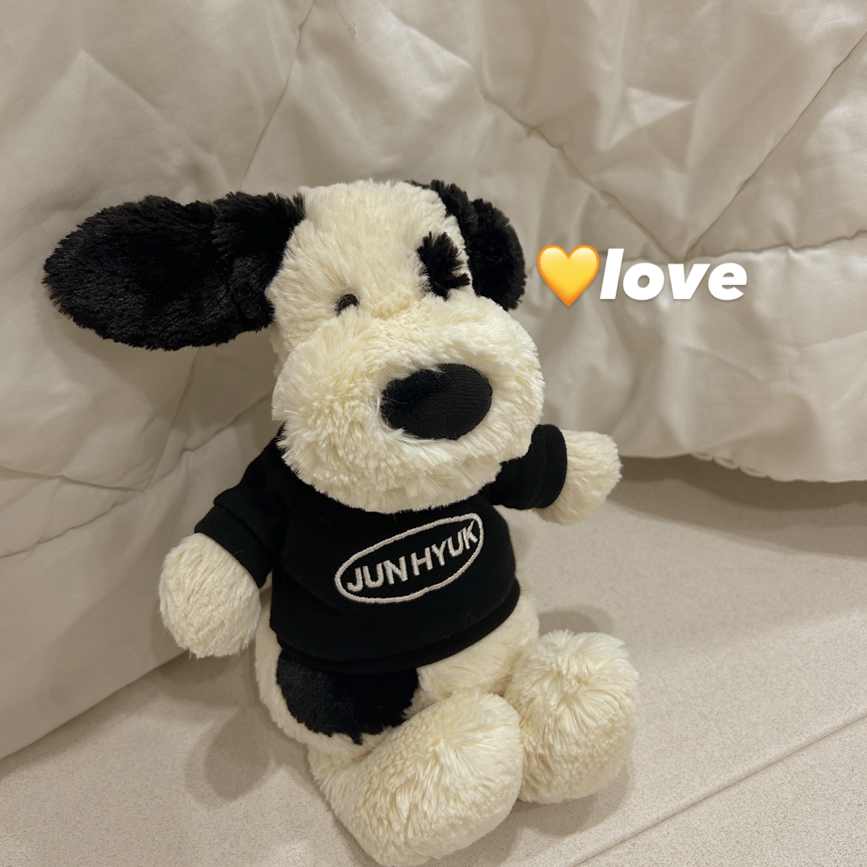 Jellycat Bashful Puppy Medium Black Cream 착용 스타일
