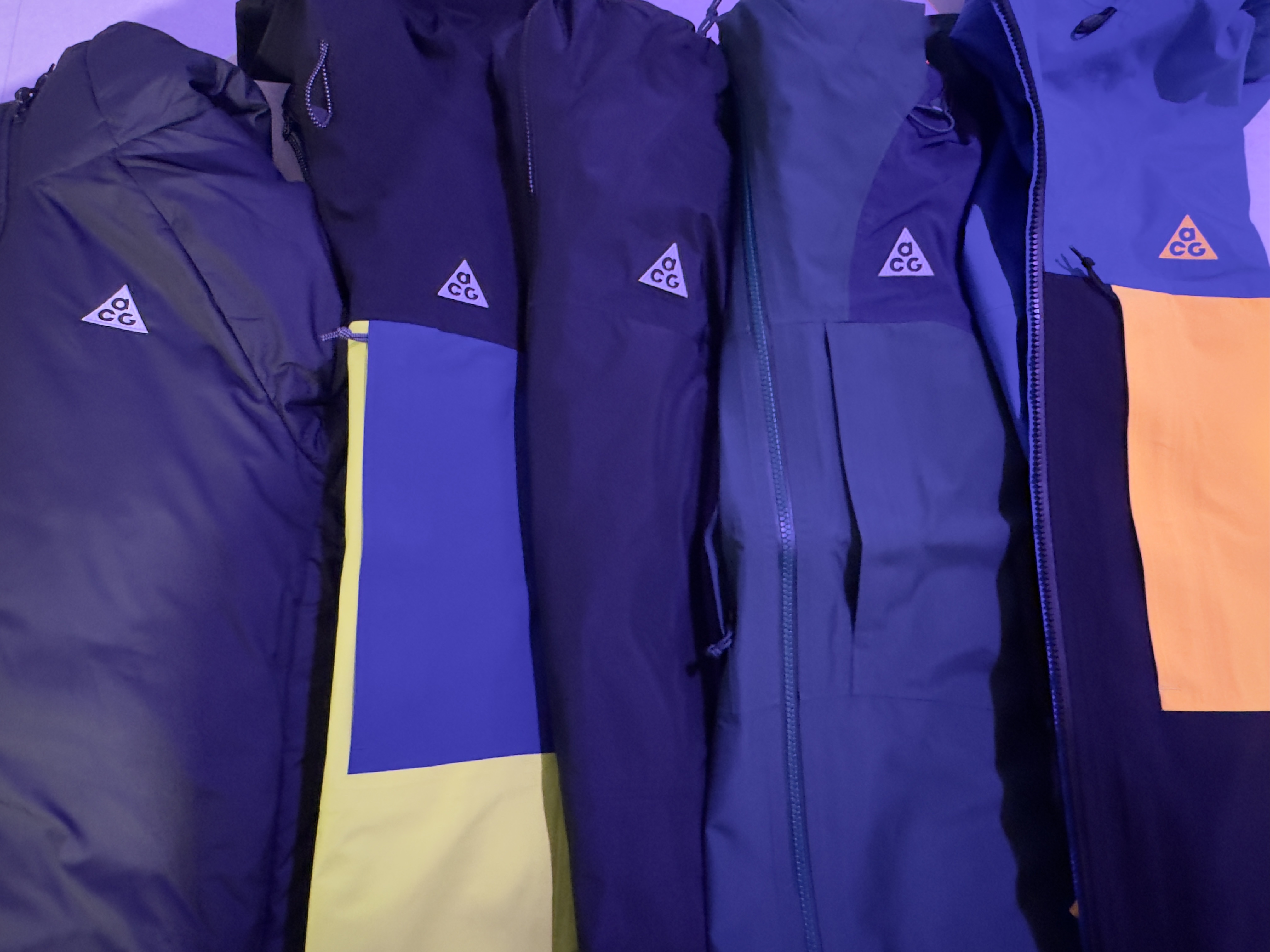 Nike ACG Rope De Dope Primaloft Therma-Fit Jacket Black Summit White - Asia, Nike ACG Storm-Fit ADV Gore-Tex Misery Ridge Jacket Deep Jungle - Asia 착용 스타일