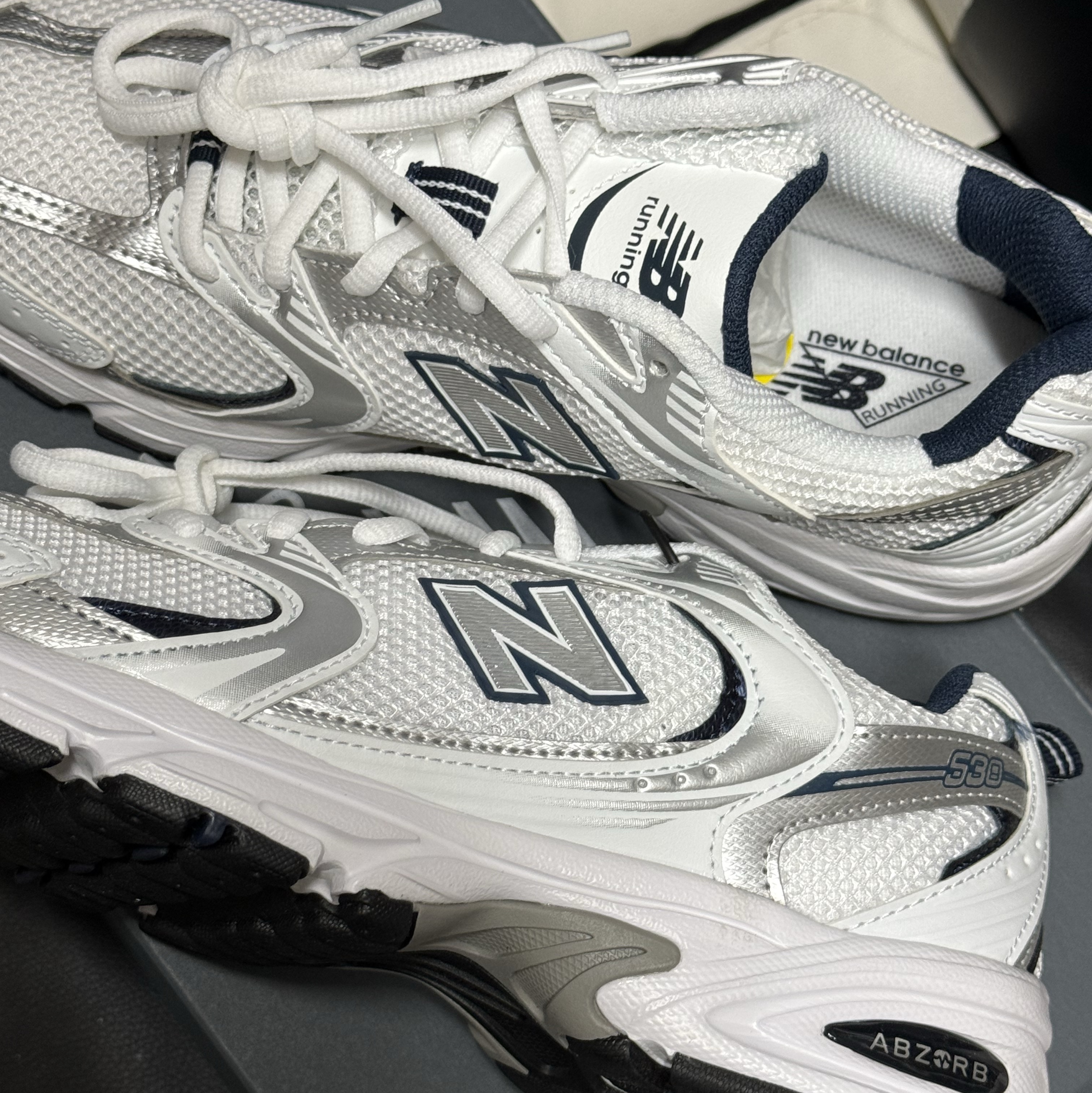 New Balance 530 White 착용 스타일