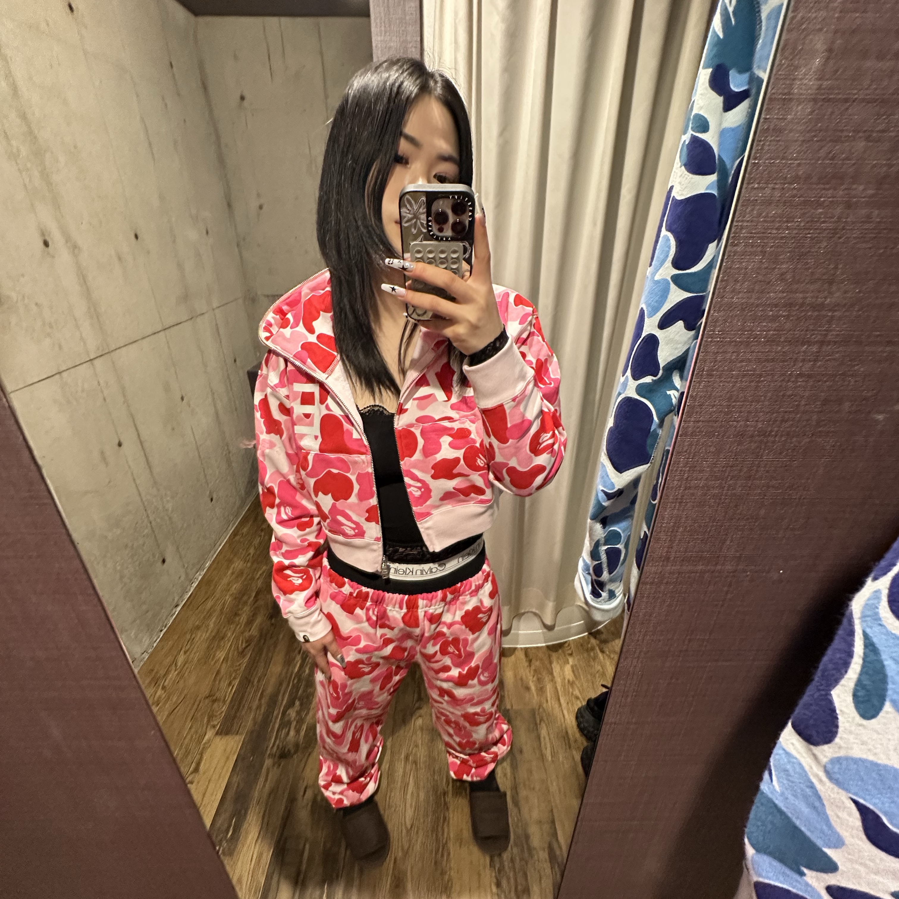 (W) BAPE ABC Camo Full Zip Hoodie Pink, BAPE ABC Camo Tiger Full Zip Hoodie Blue 착용 스타일 - 1