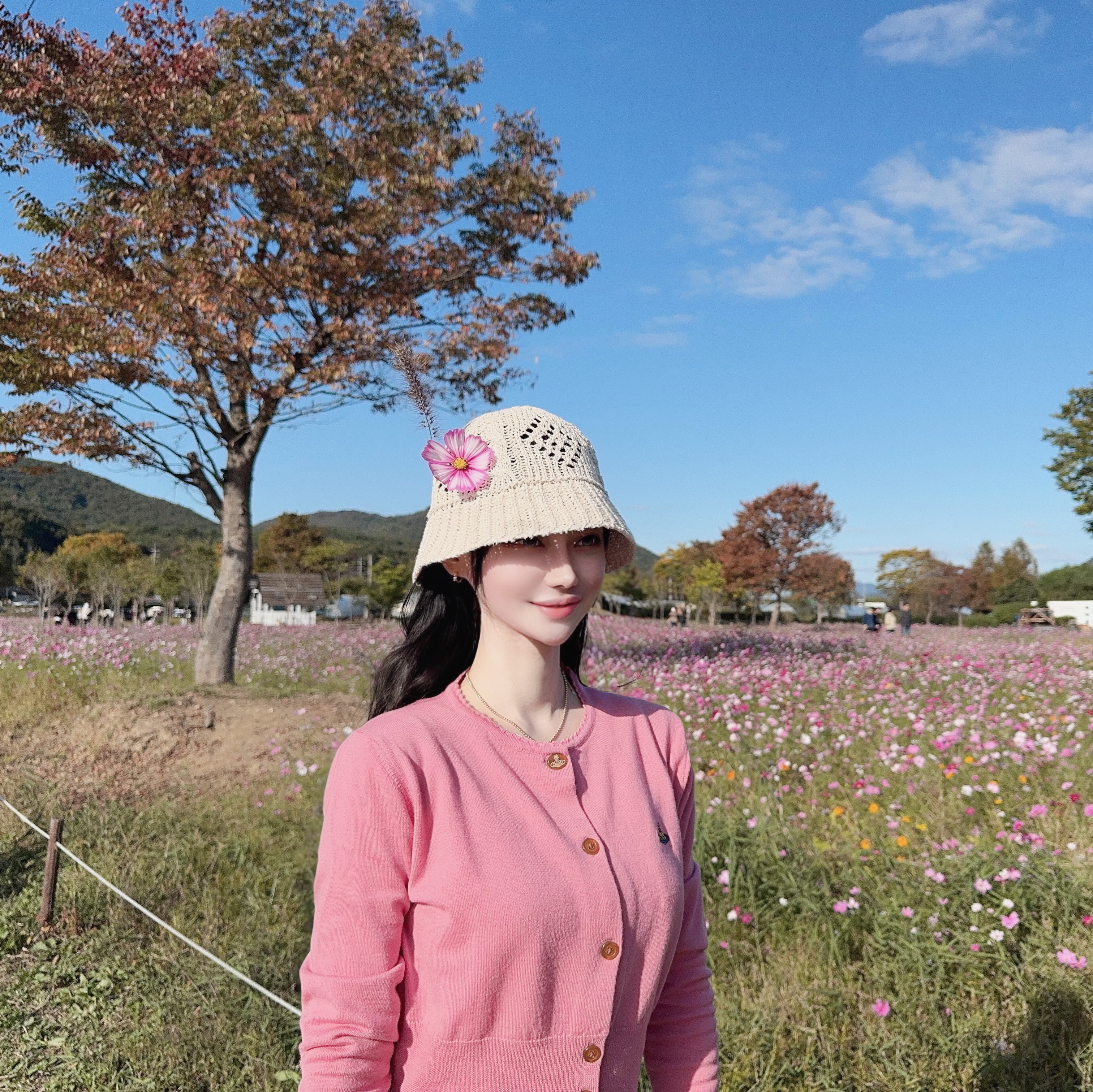 (W) Vivienne Westwood Bea Cropped Cardigan Bubblegum 착용 스타일 - 2