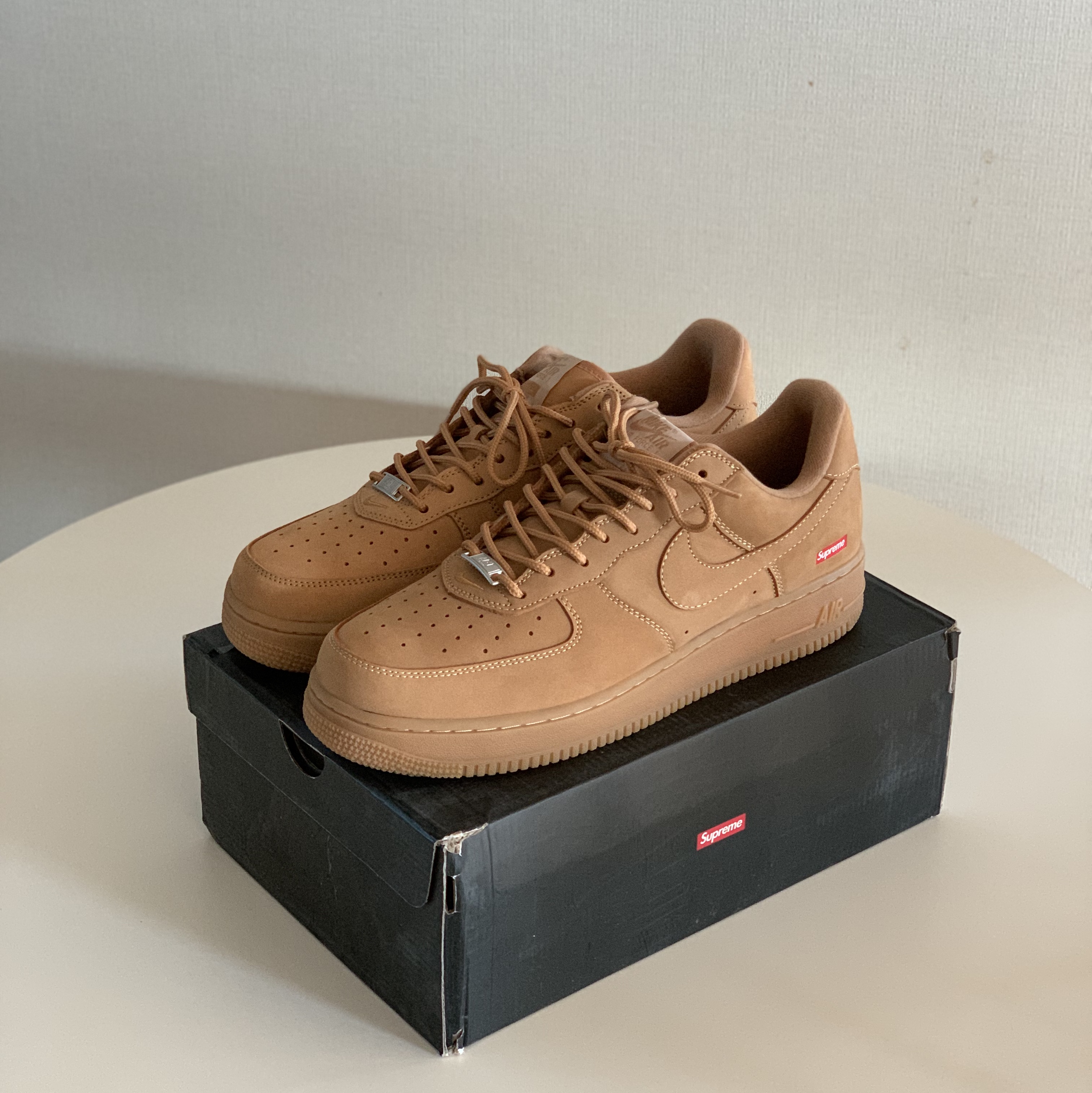 Nike x Supreme Air Force 1 Low Flax 착용 스타일