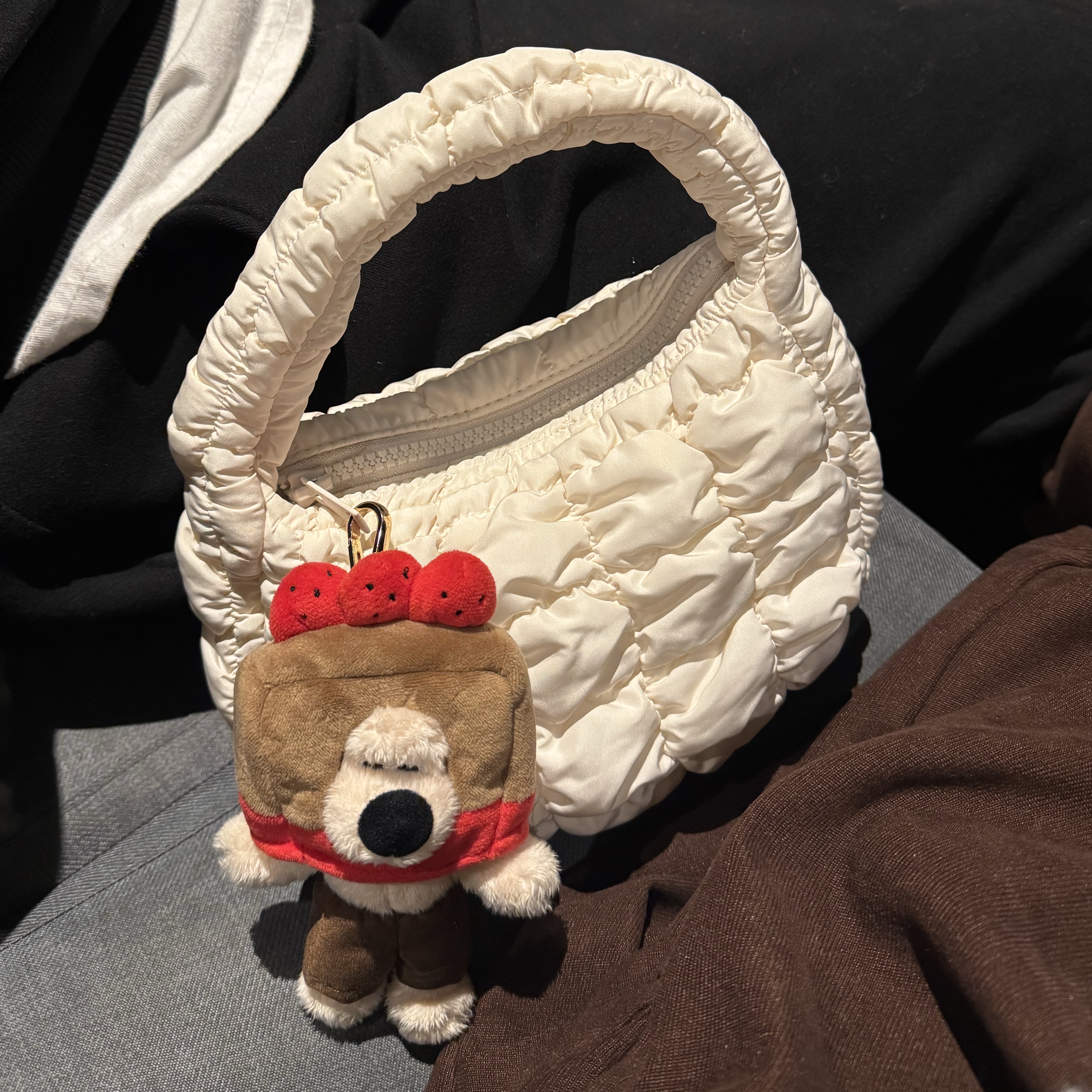COS Quilted Micro Bag Off White 착용 스타일