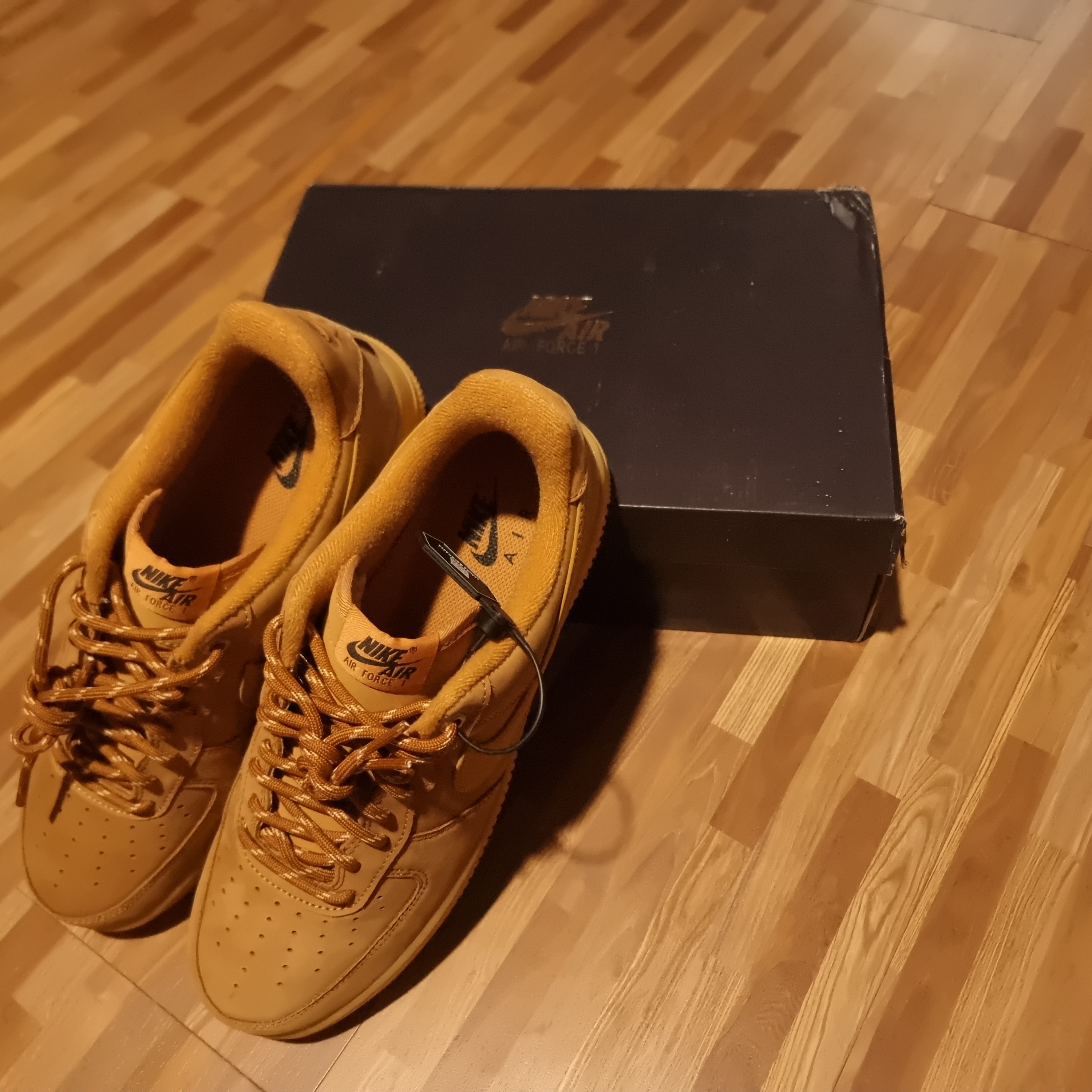 Nike Air Force 1 '07 WB Flax 착용 스타일