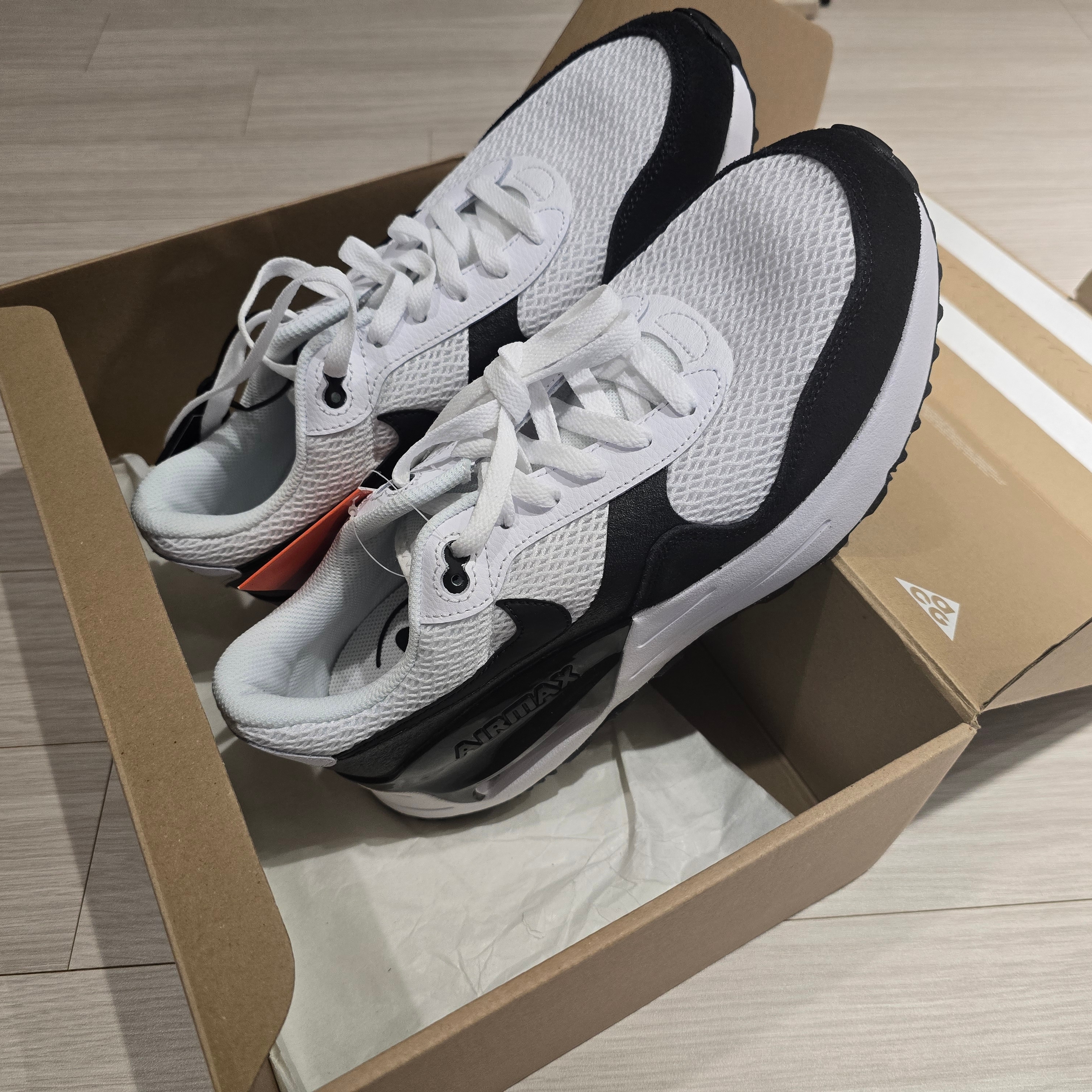 Nike Air Max System Summit White Black 착용 스타일