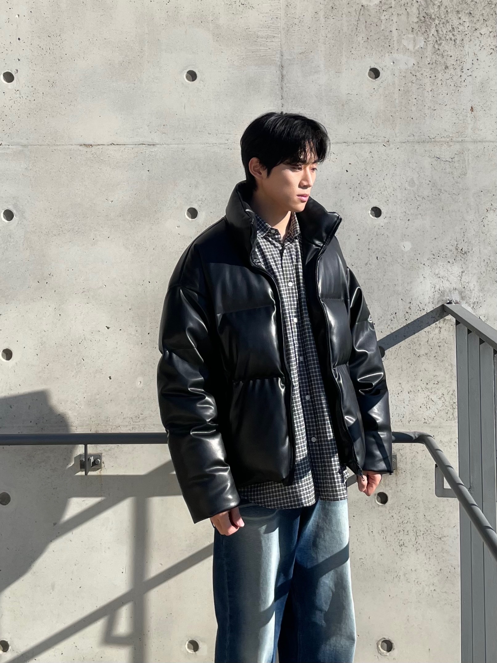 QT8 Garments GB Synthetic Leather Duck Down Short Padding Black, Nike Air Force 1 '07 Low Triple Black 착용 스타일 - 5