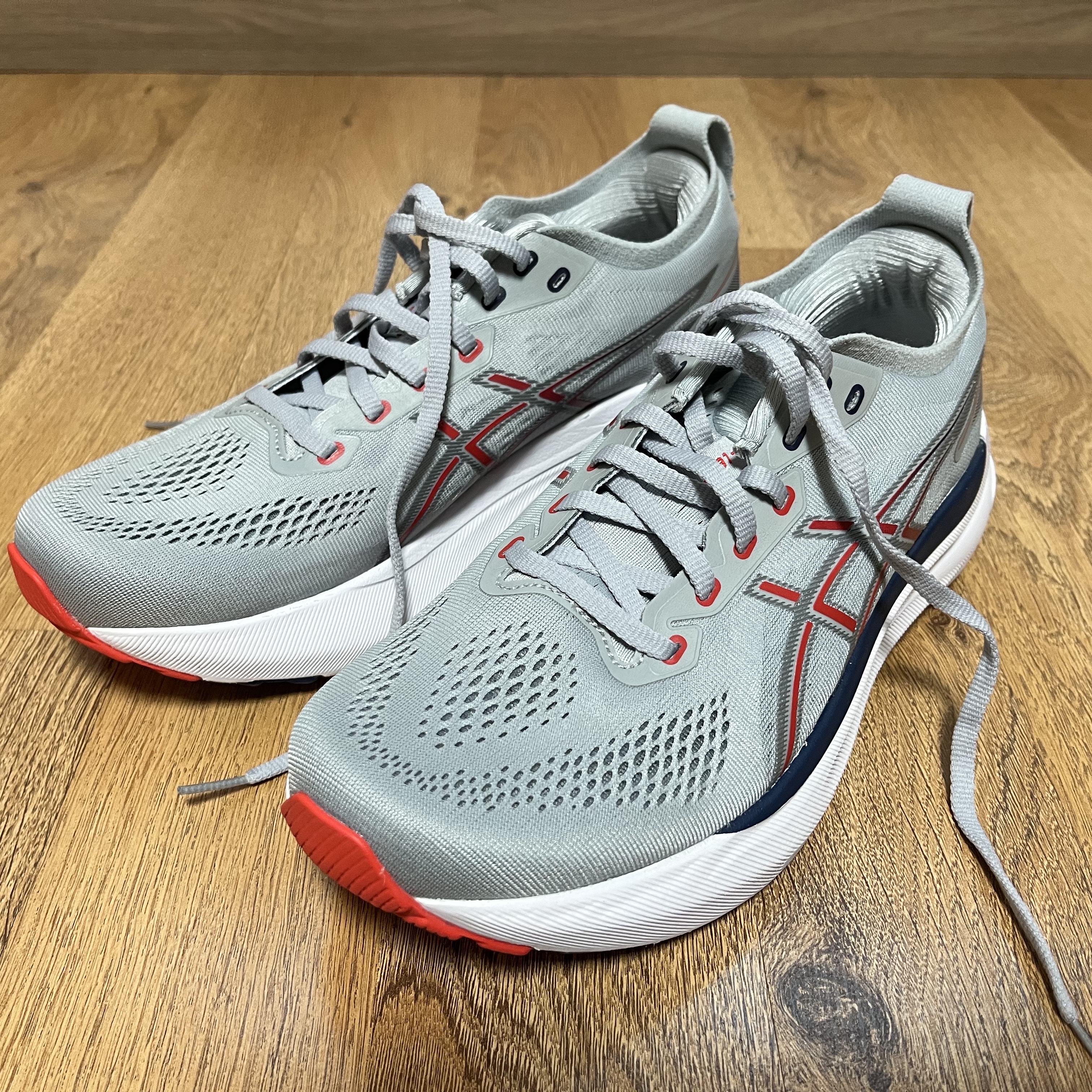 Asics Gel-Kayano 31 Piedmont Grey Fiery Red 착용 스타일