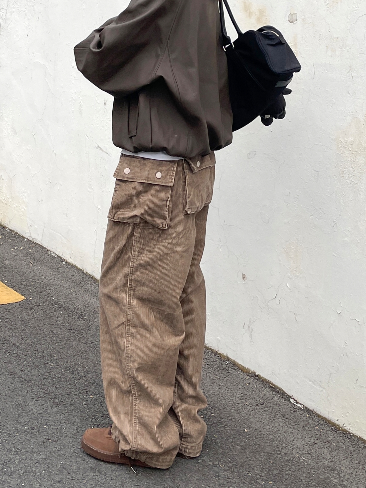 (W) Nike Air Force 1 '07 Cacao Wow, Matin Kim Sporty Tote Bag Black 착용 스타일 - 5