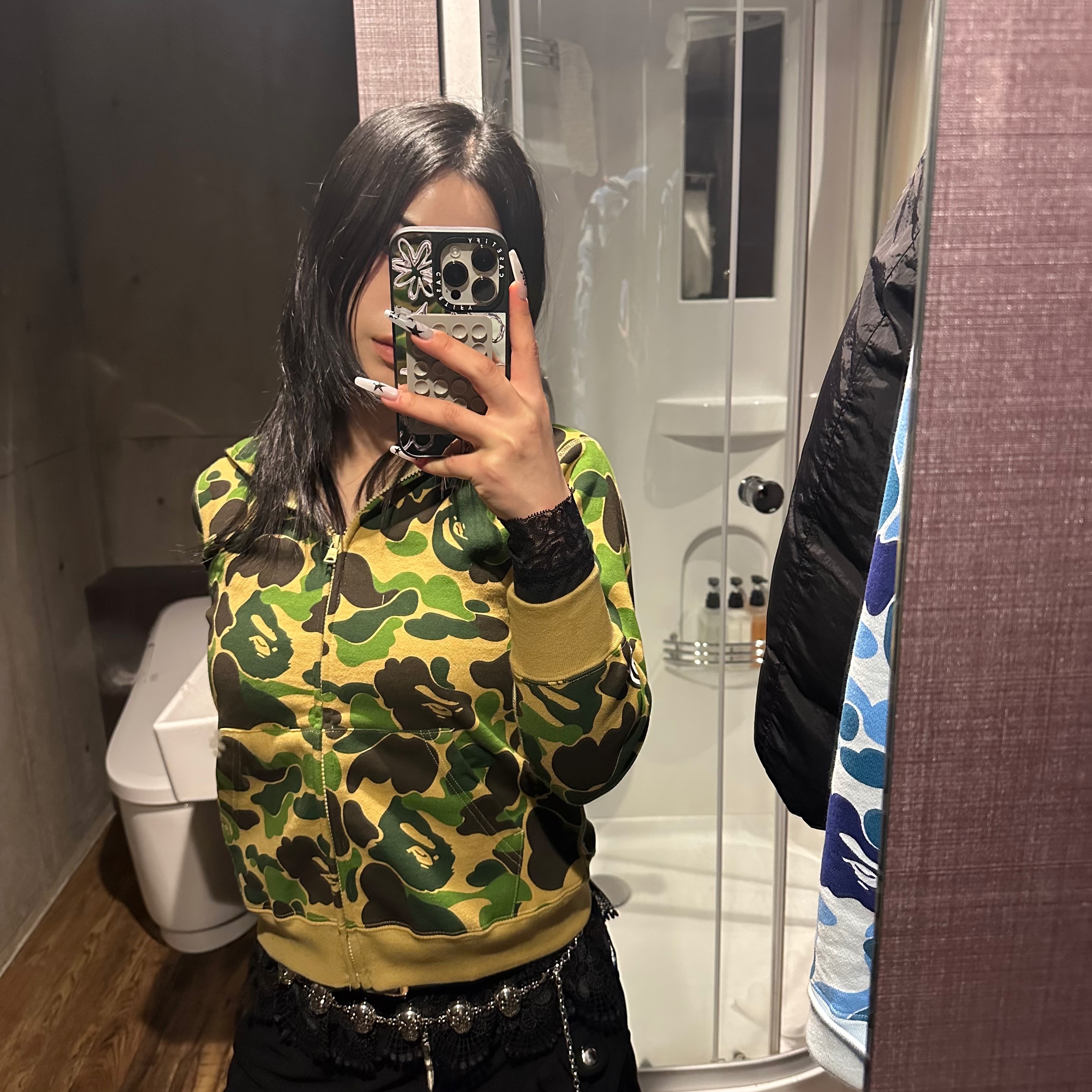 (W) BAPE ABC Camo Full Zip Hoodie Pink, BAPE ABC Camo Tiger Full Zip Hoodie Blue 착용 스타일 - 3