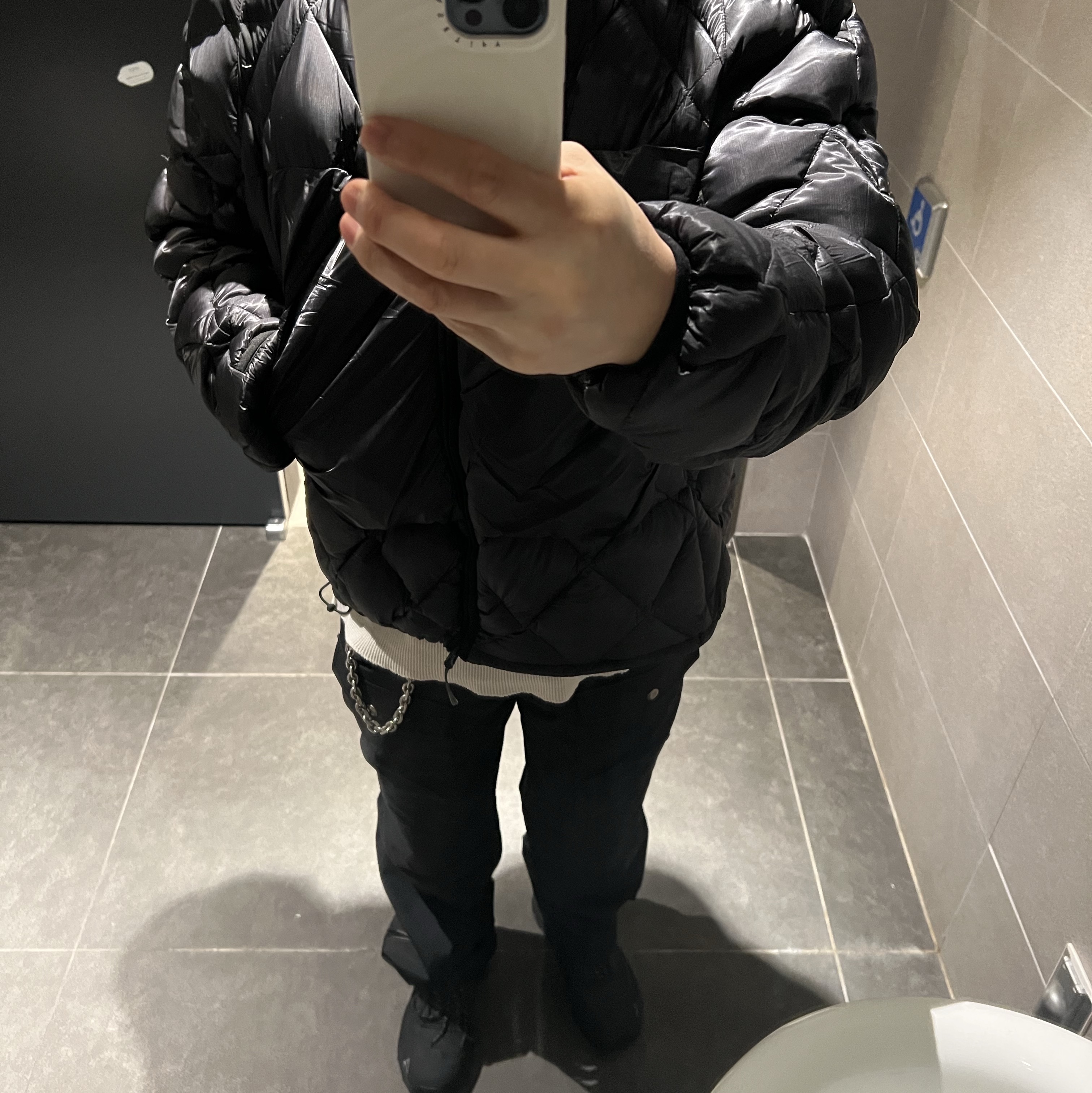 Roa Light Down Jacket Black, Roa Hiking Katharina Black 착용 스타일