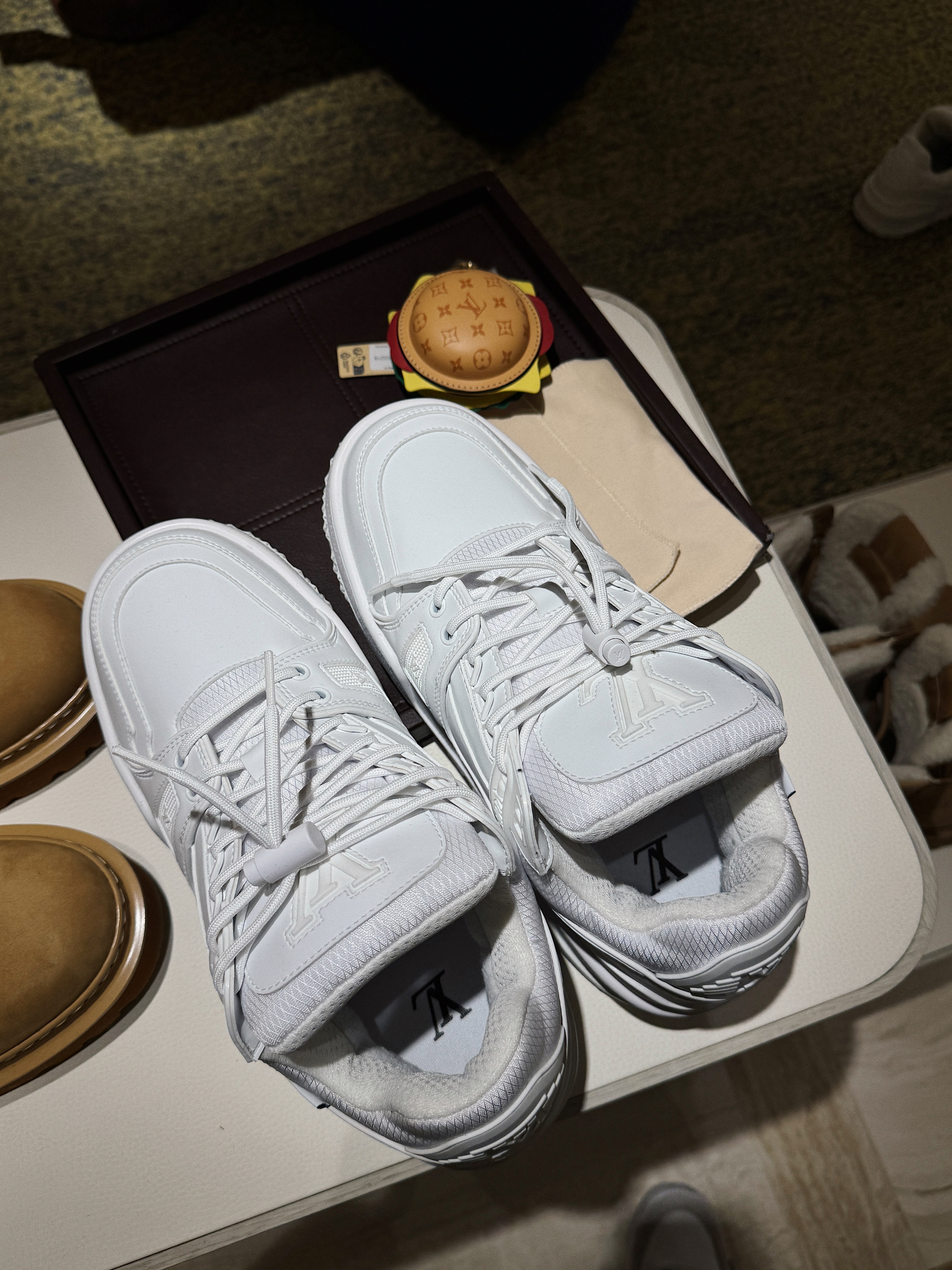 Chrome Hearts Cross Leather Patch Cashmere Beanie Black, Louis Vuitton LV Trainer Maxi Sneakers Grey 착용 스타일 - 9