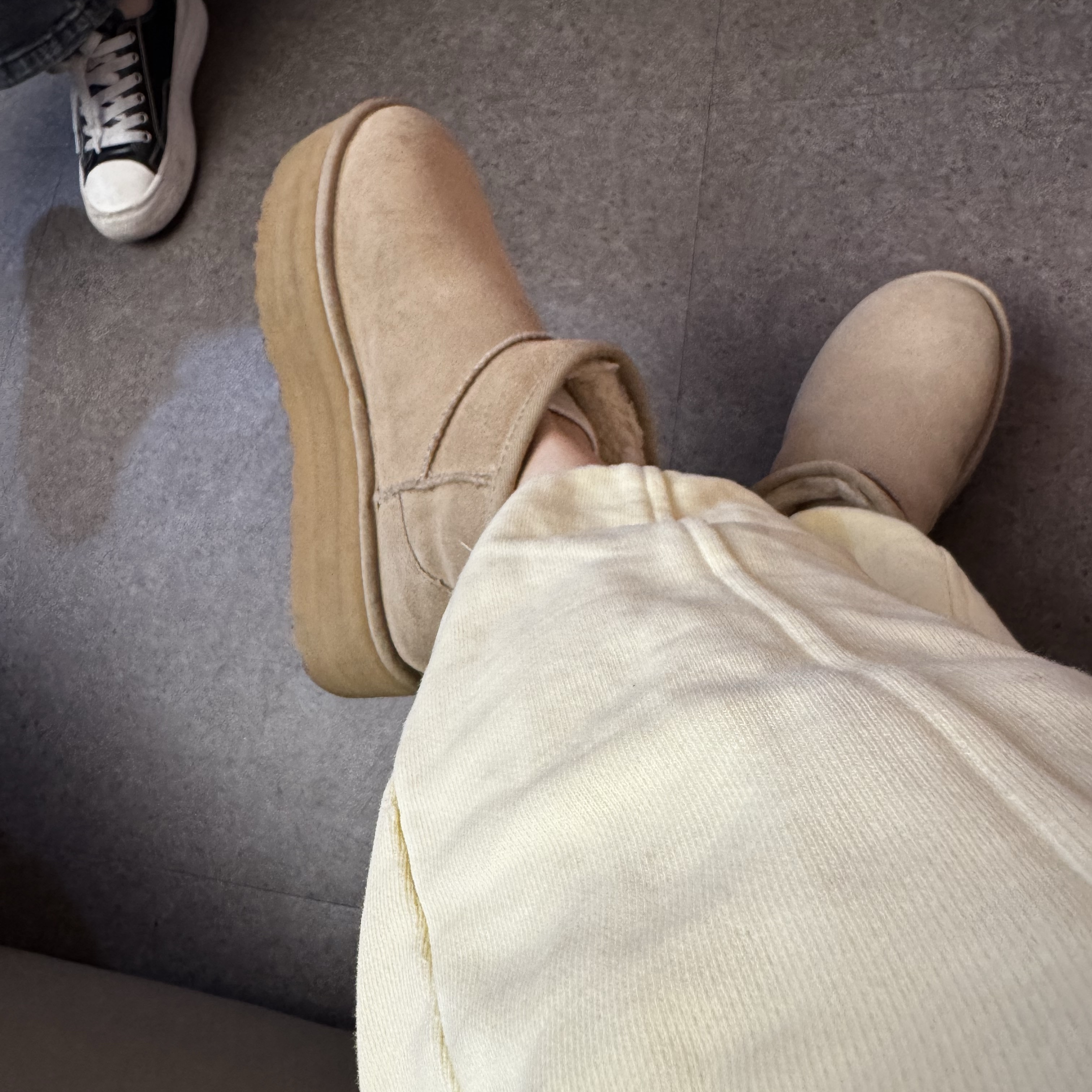 (W) UGG Classic Ultra Mini Platform Sand 착용 스타일