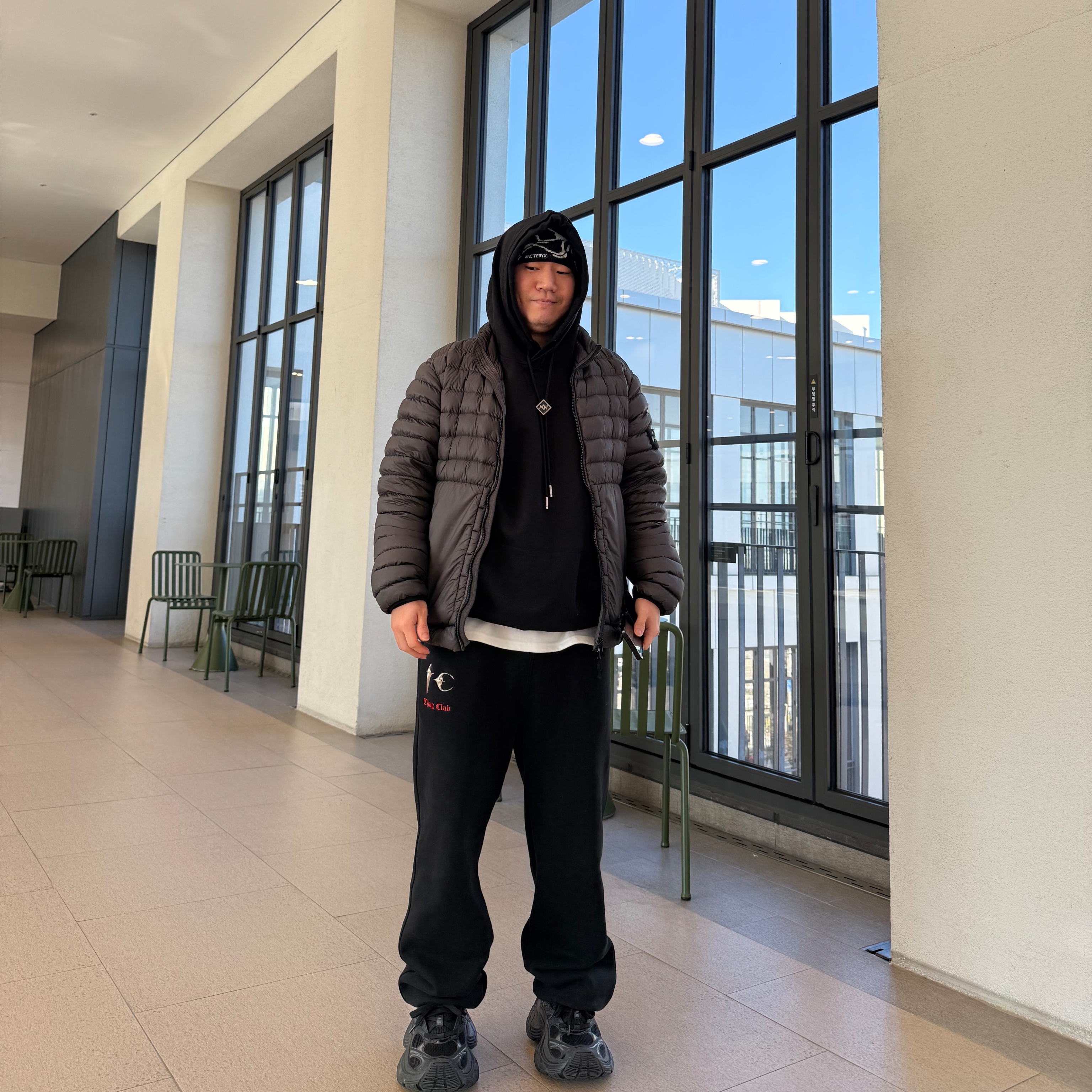 Balenciaga 10XL Sneakers Black, Thug Club TC Jogger Pants Black Ver. 1 착용 스타일 - 2