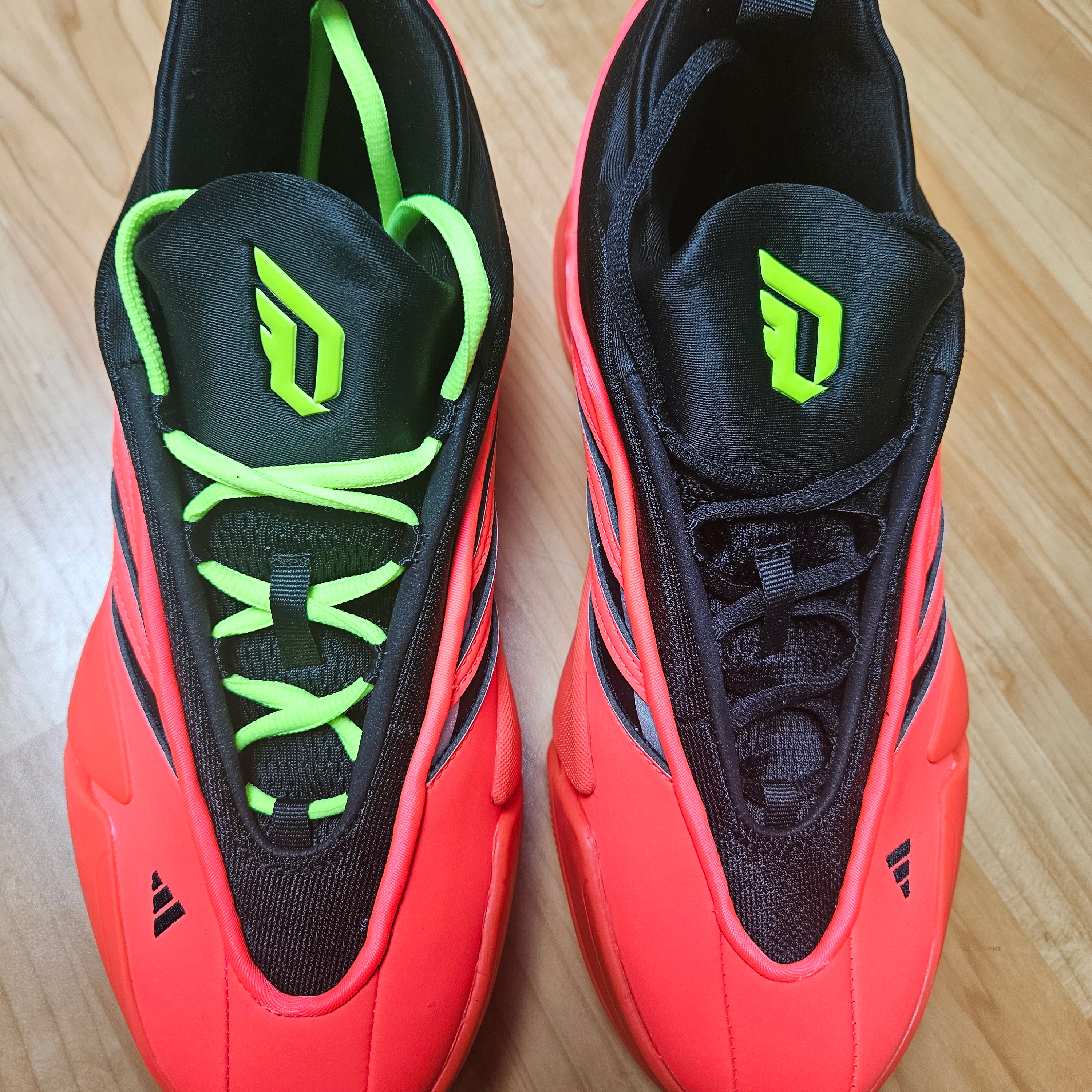 Adidas Dame 9 Low Solar Red Core Black 착용 스타일 - 1