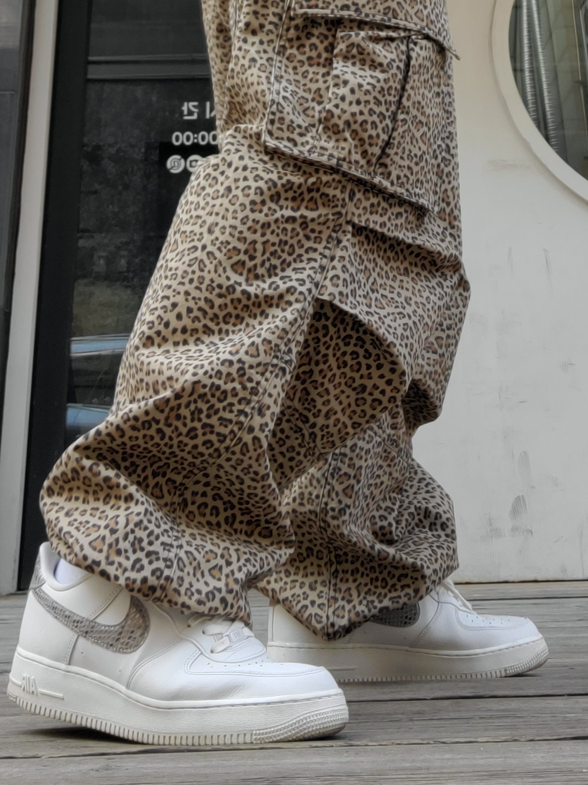 (W) Nike Air Force 1 '07 Phantom Light Iron Ore, Human Made Military Card Case Beige 착용 스타일 - 1