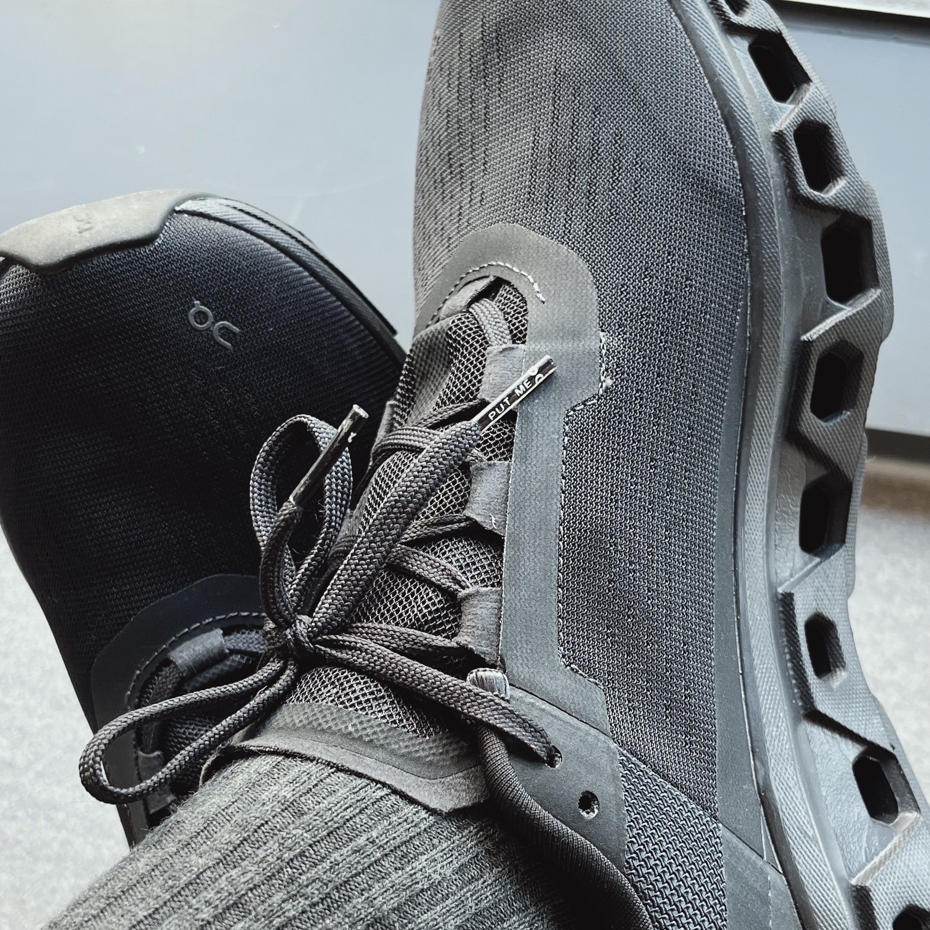 On Running Cloudmonster All Black 착용 스타일 - 4