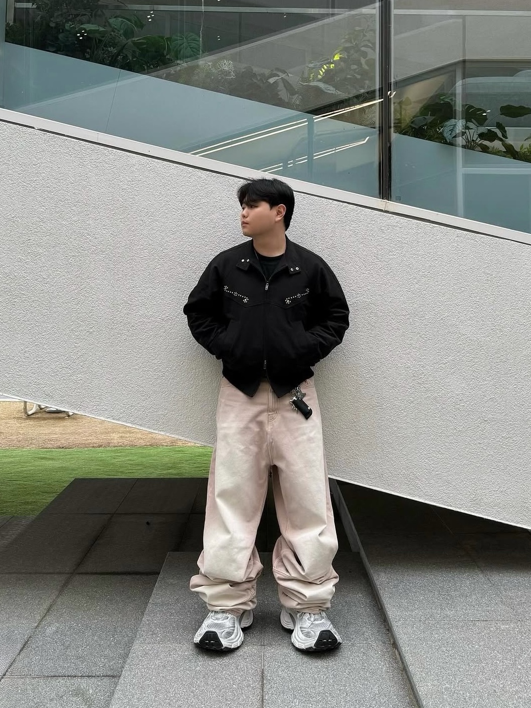 Balenciaga 10XL Sneakers White Grey Silver Black 착용 스타일