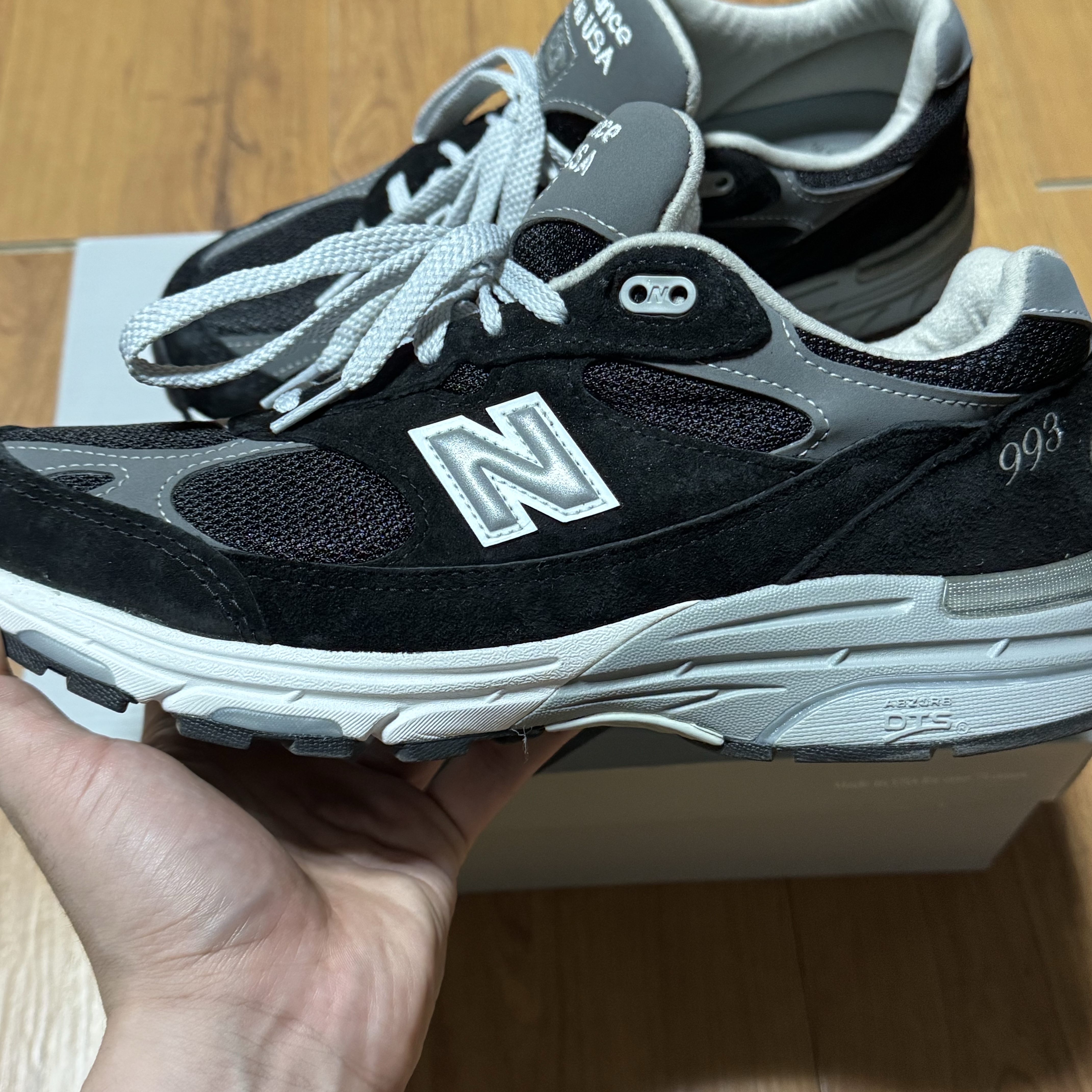 New Balance 993 Made in USA Black - D Standard 착용 스타일 - 3