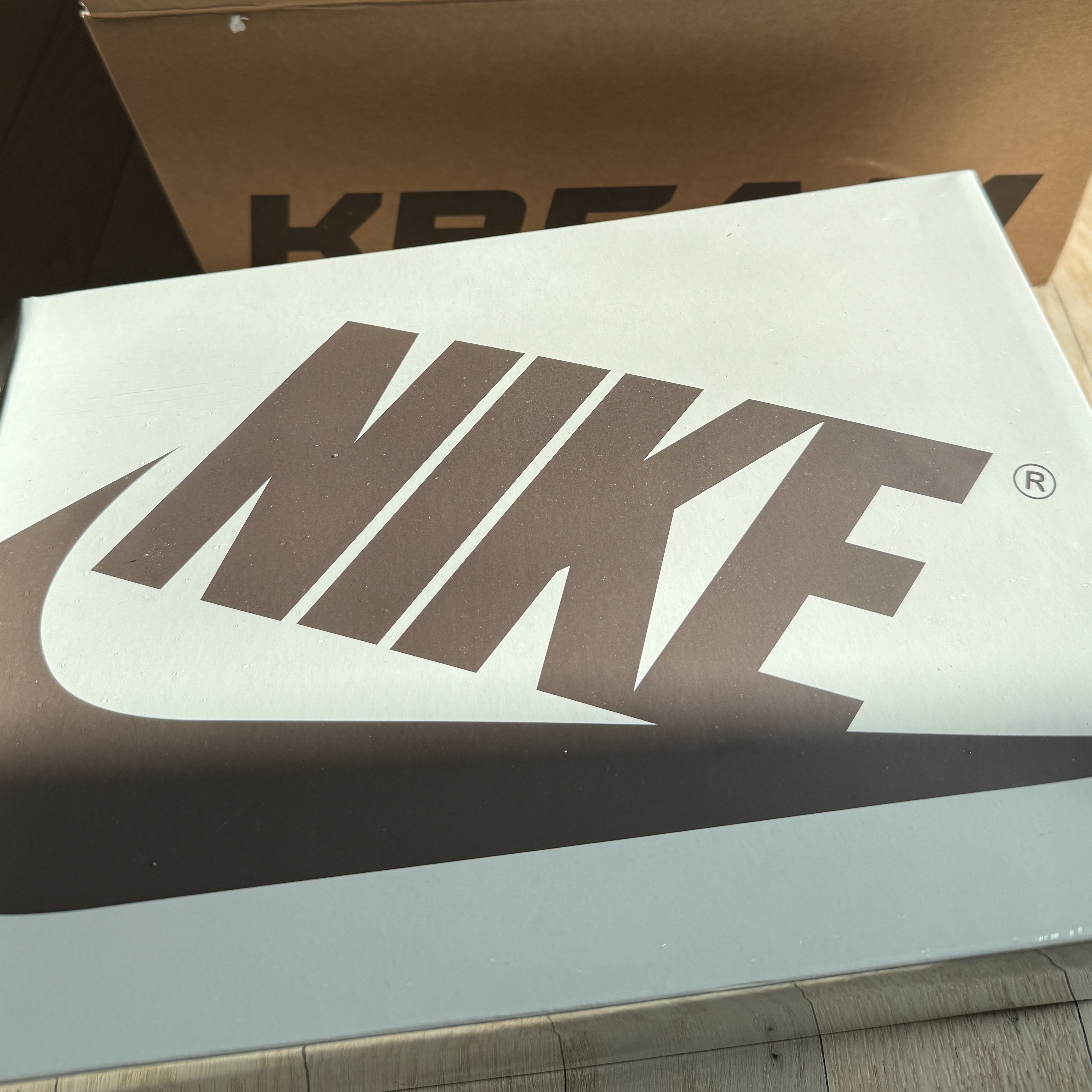 Jordan 1 x Travis Scott Retro Low OG SP Velvet Brown and Dark Mocha 착용 스타일 - 2