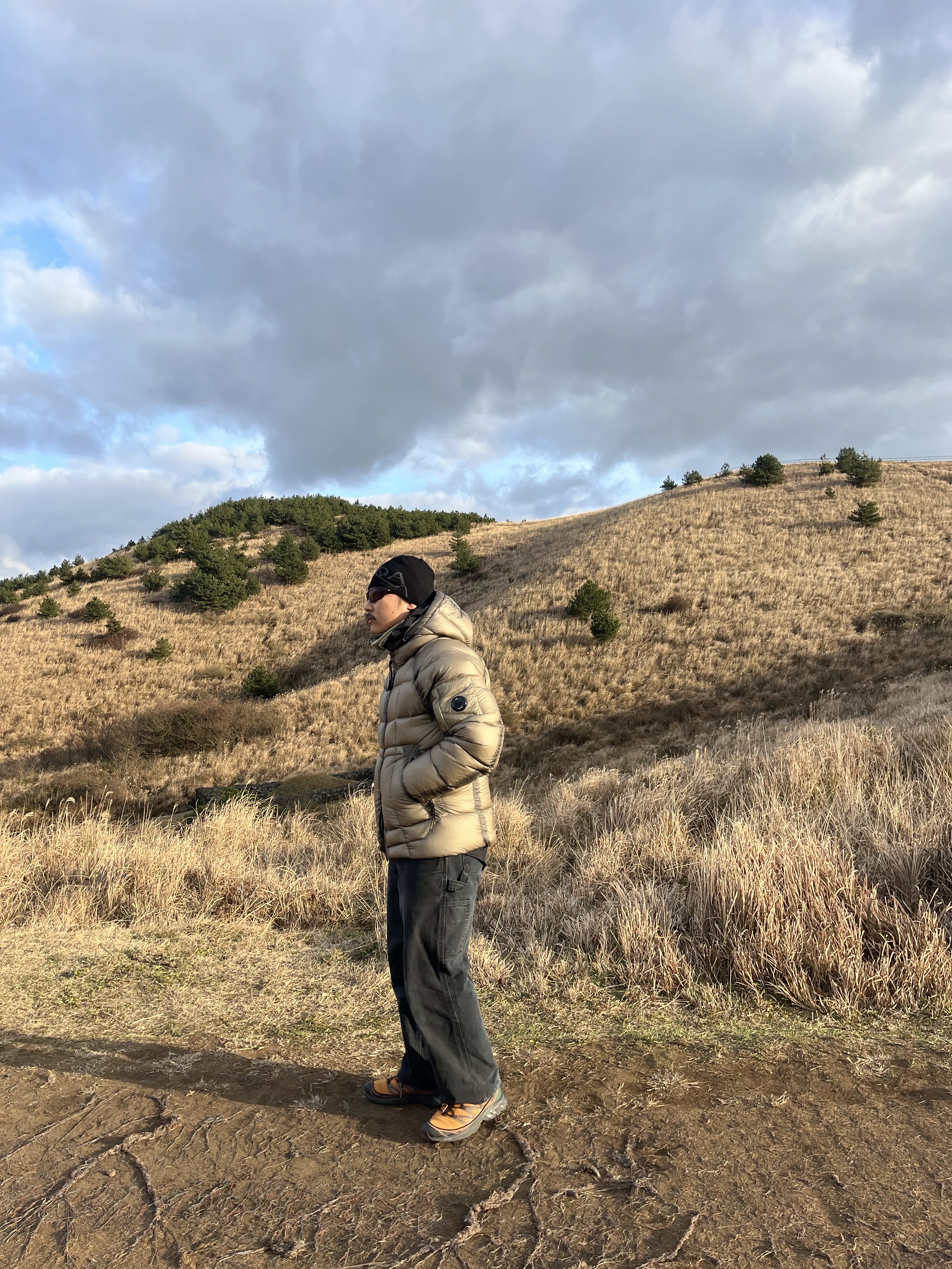 C.P. Company D.D. Shell Hooded Medium Down Jacket Vintage Khaki Beige - 24FW, Roa Beanie Logo Black 착용 스타일 - 2