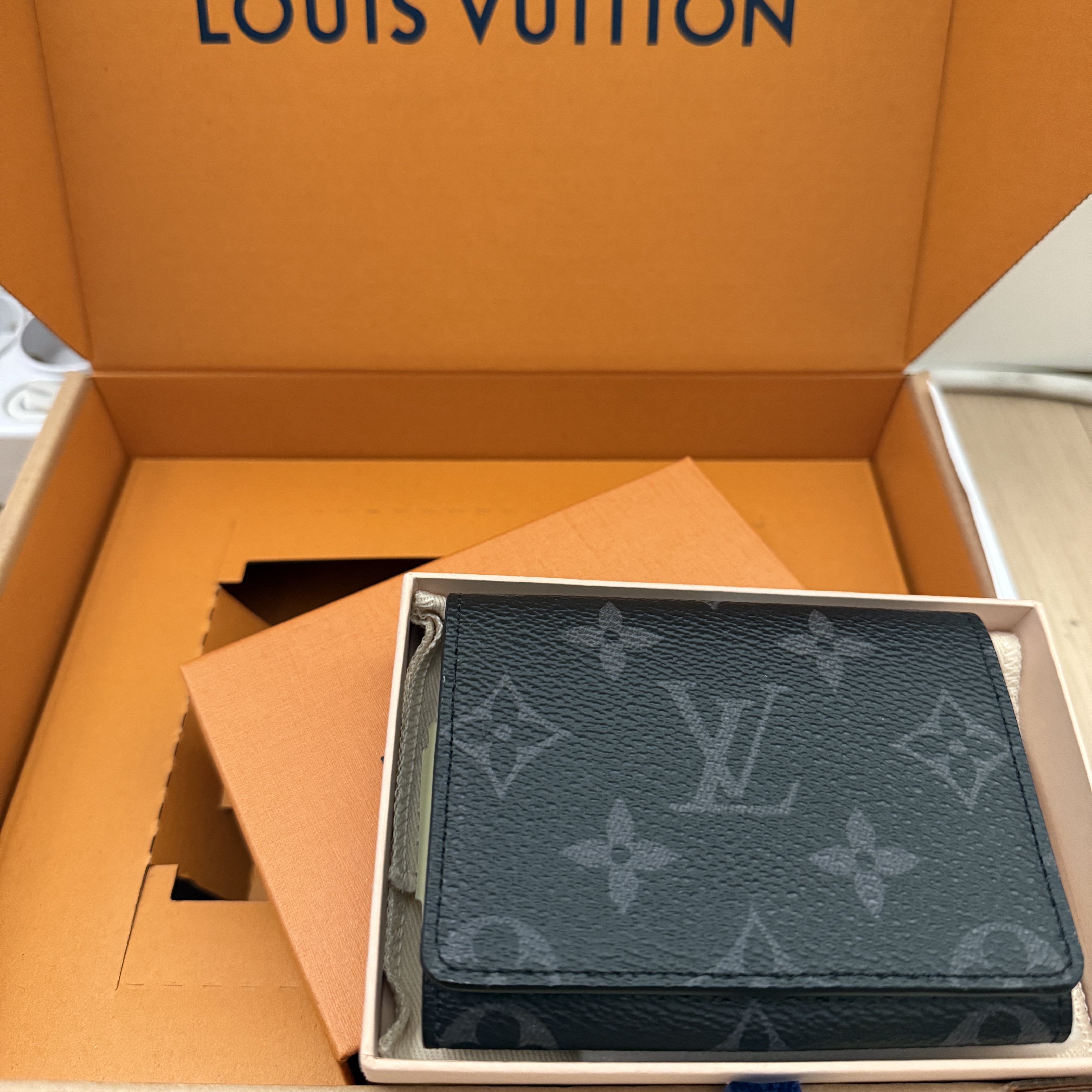 Louis Vuitton Envelope Business Card Holder Monogram 착용 스타일 - 1