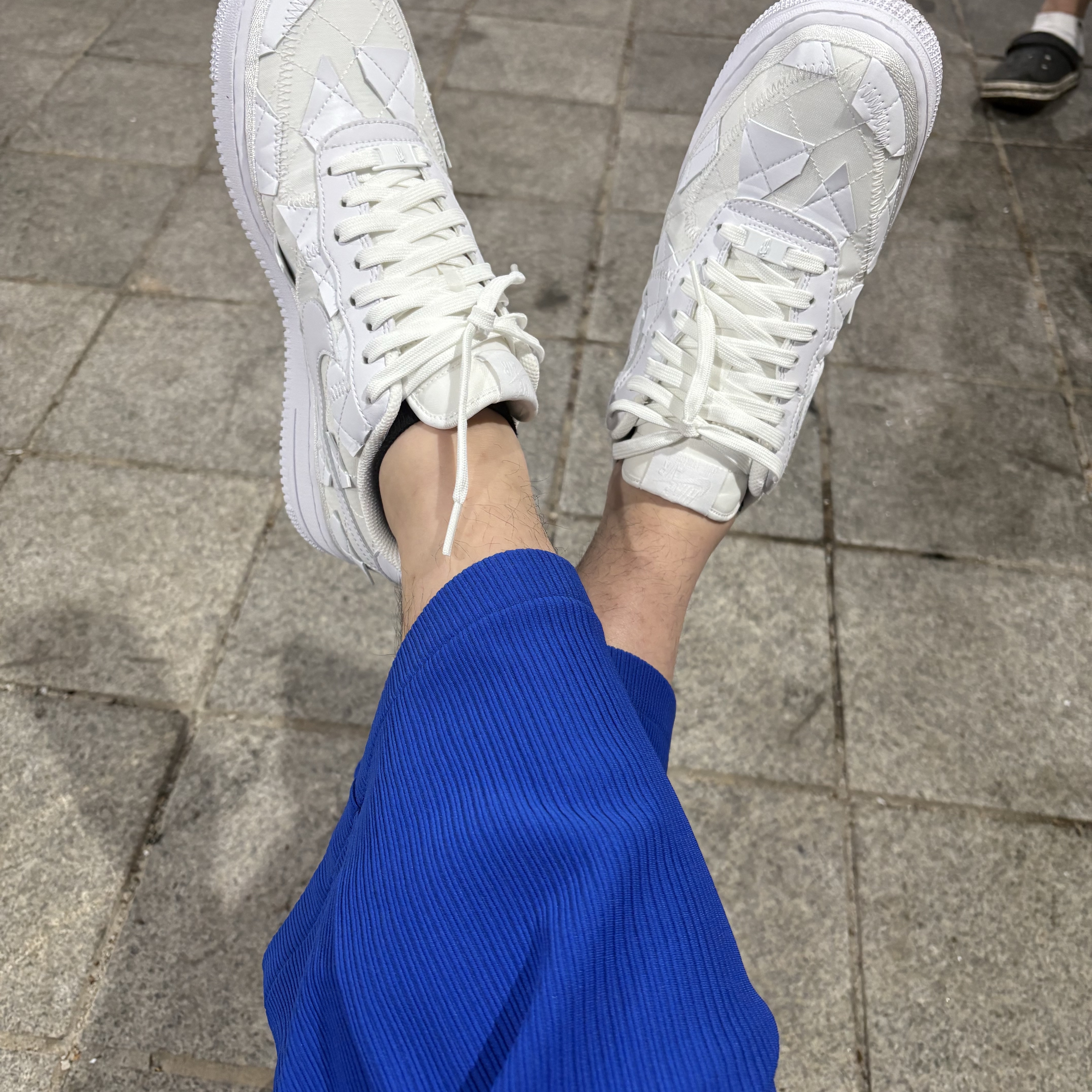 Nike x Billie Eilish Air Force 1 Low SP Triple White 착용 스타일 - 5