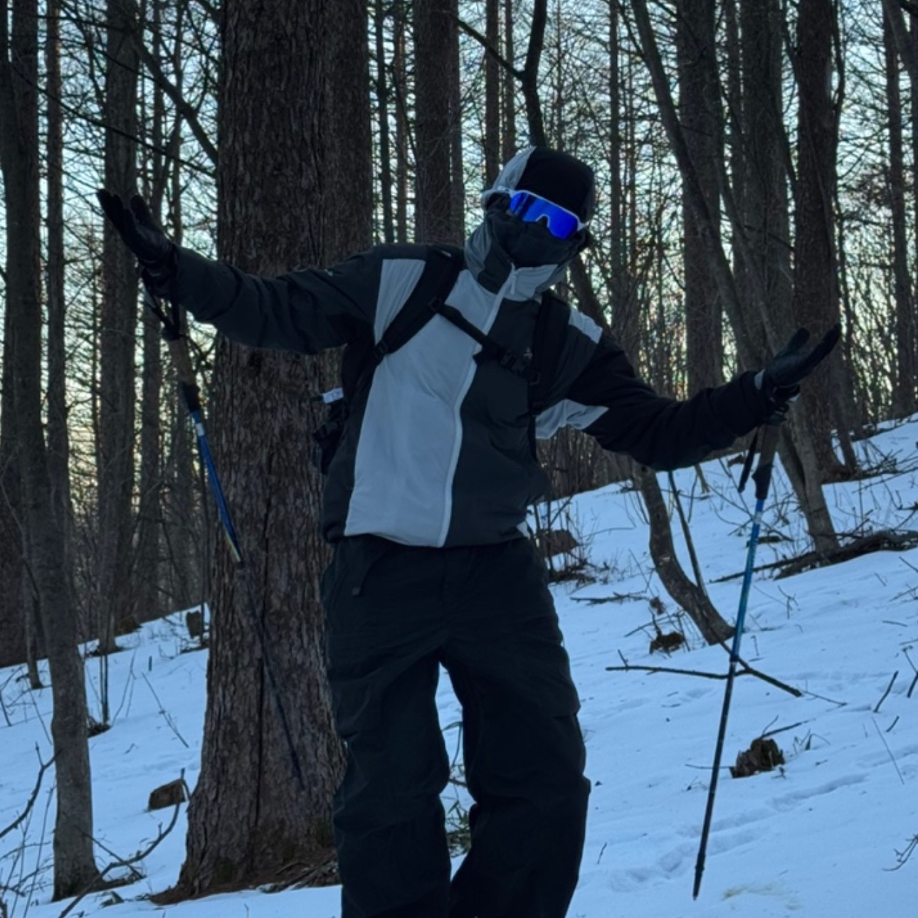 Arc'teryx x Beams Atom Hoody Tranquil, Nike ACG Mountain Fly Gore-Tex Metallic Silver 착용 스타일 - 3