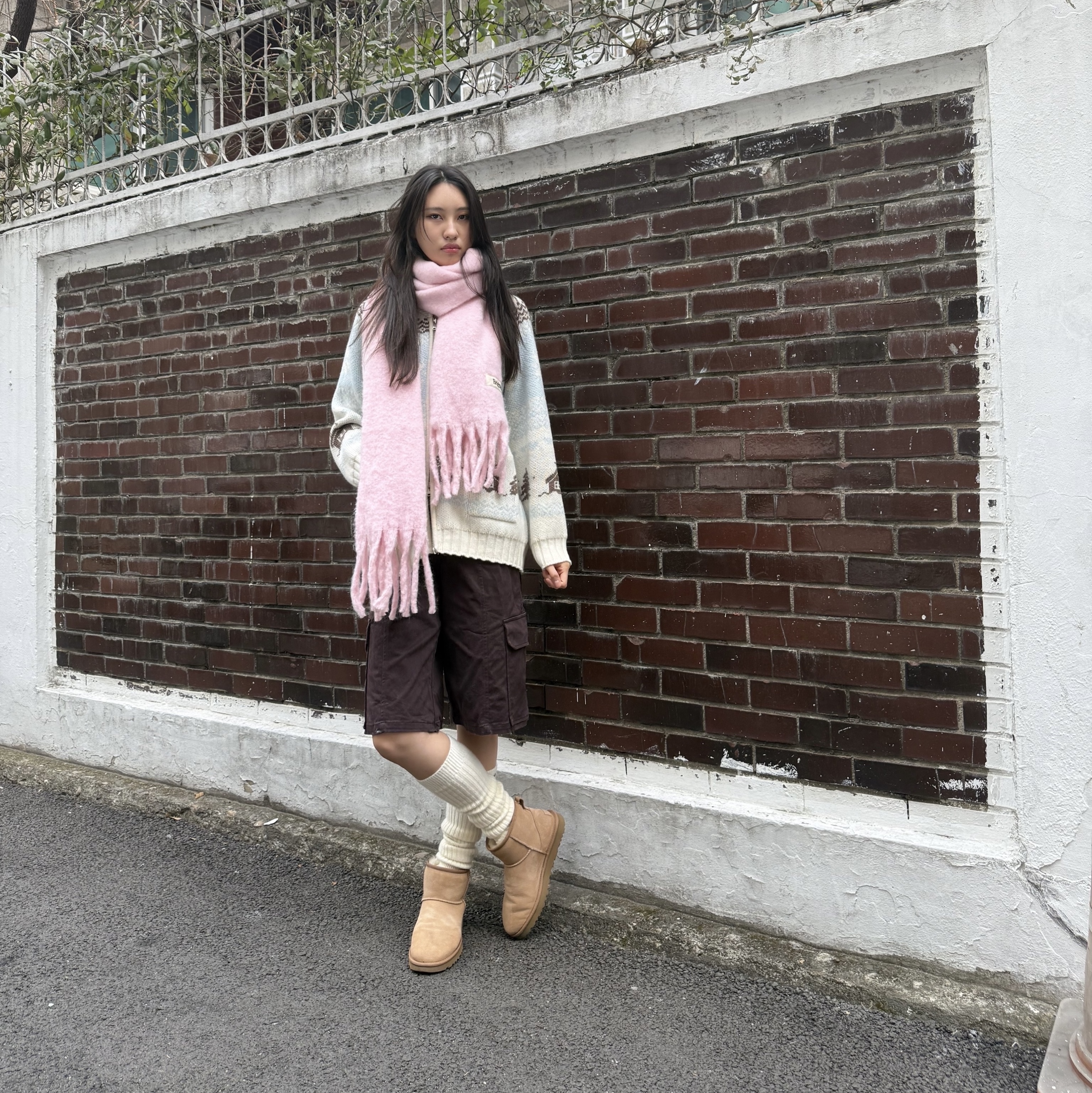 Margarin Fingers Lambswool Cowichan Knit Zip-Up Cream, (W) UGG Classic Mini II Boots Chestnut 착용 스타일 - 3