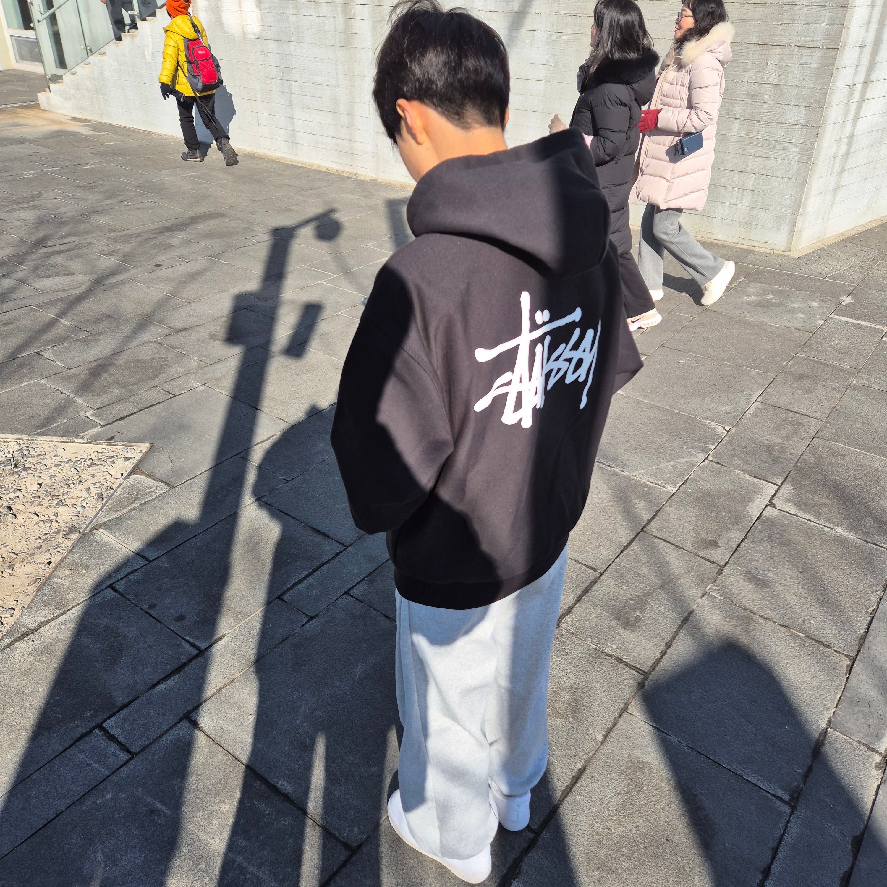 Stussy Basic Zip Hoodie Black 착용 스타일
